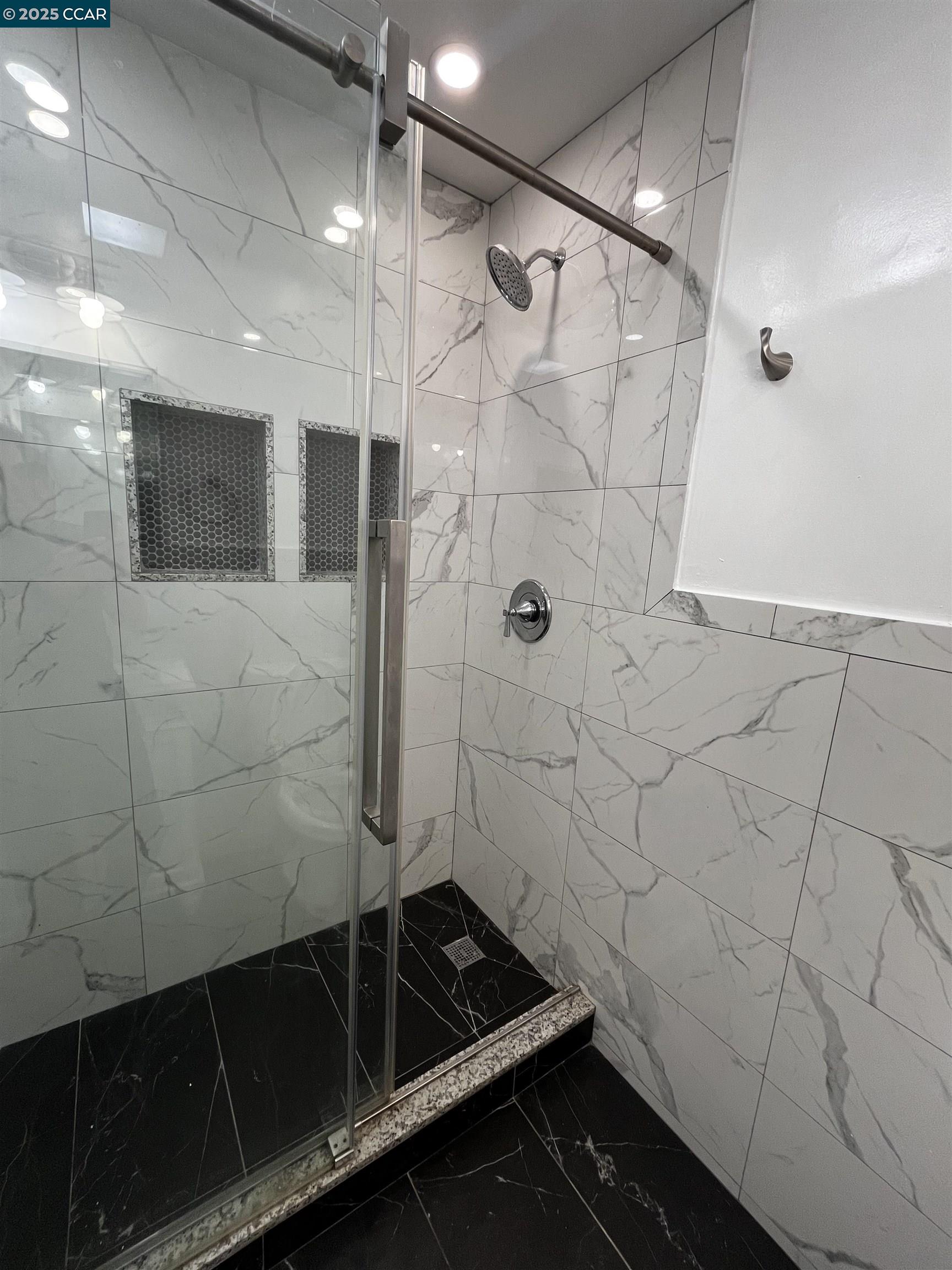 Detail Gallery Image 5 of 10 For 320 Maine Ave, Richmond,  CA 94804 - – Beds | – Baths