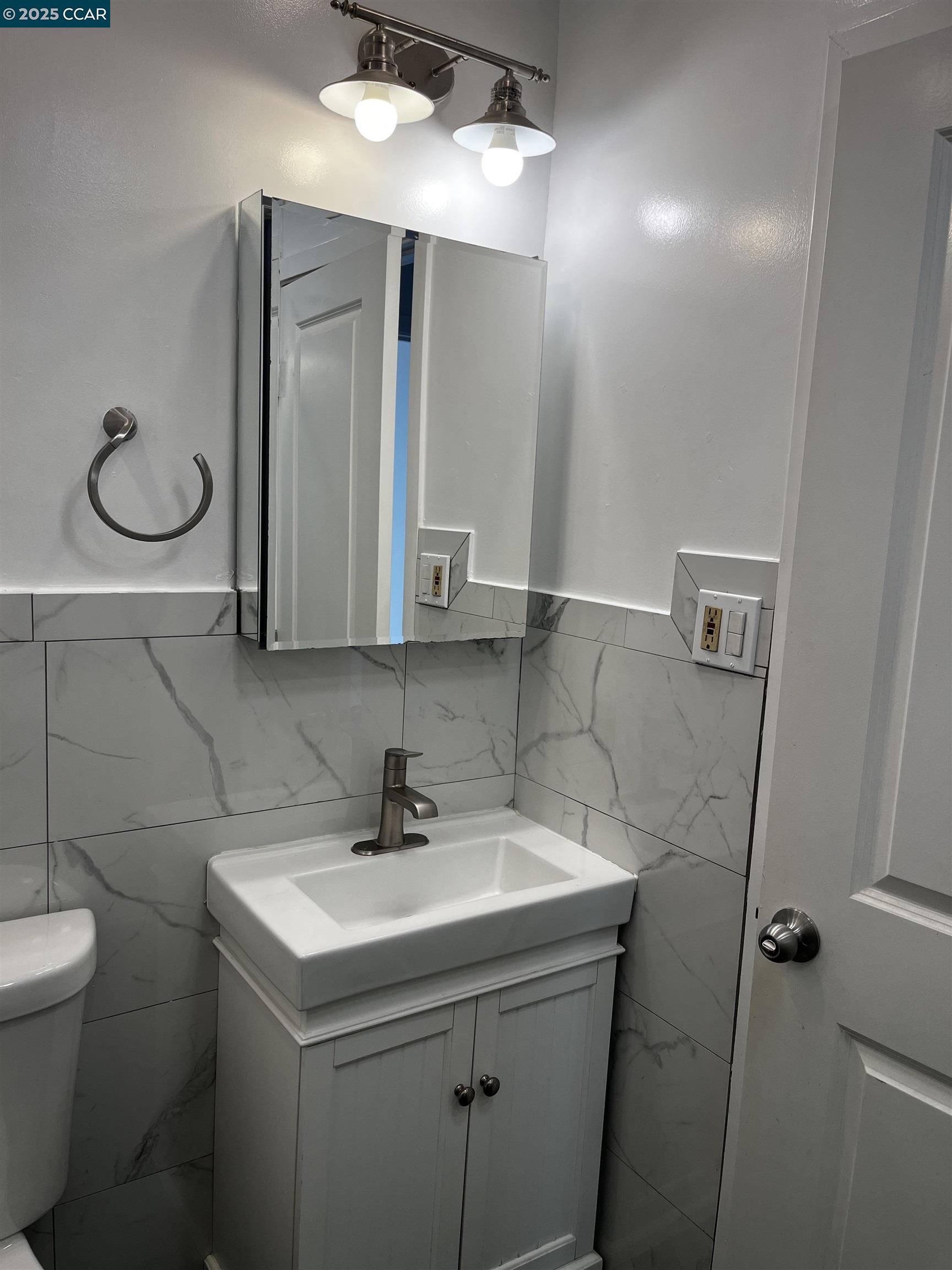Detail Gallery Image 7 of 10 For 320 Maine Ave, Richmond,  CA 94804 - – Beds | – Baths