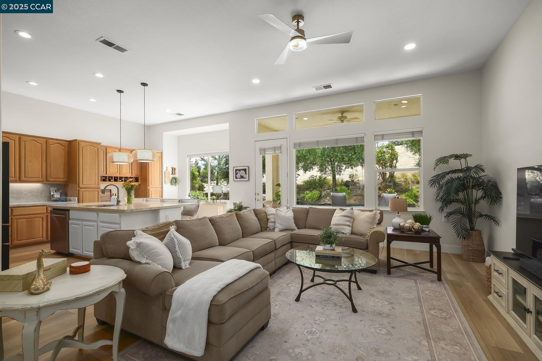 Detail Gallery Image 11 of 39 For 346 Gladstone Dr, Brentwood,  CA 94513 - 3 Beds | 2/1 Baths