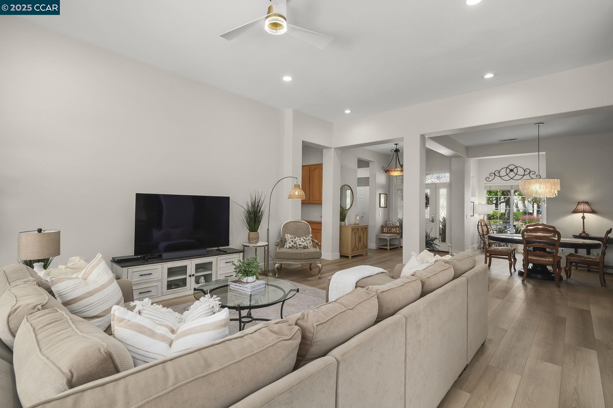 Detail Gallery Image 7 of 39 For 346 Gladstone Dr, Brentwood,  CA 94513 - 3 Beds | 2/1 Baths