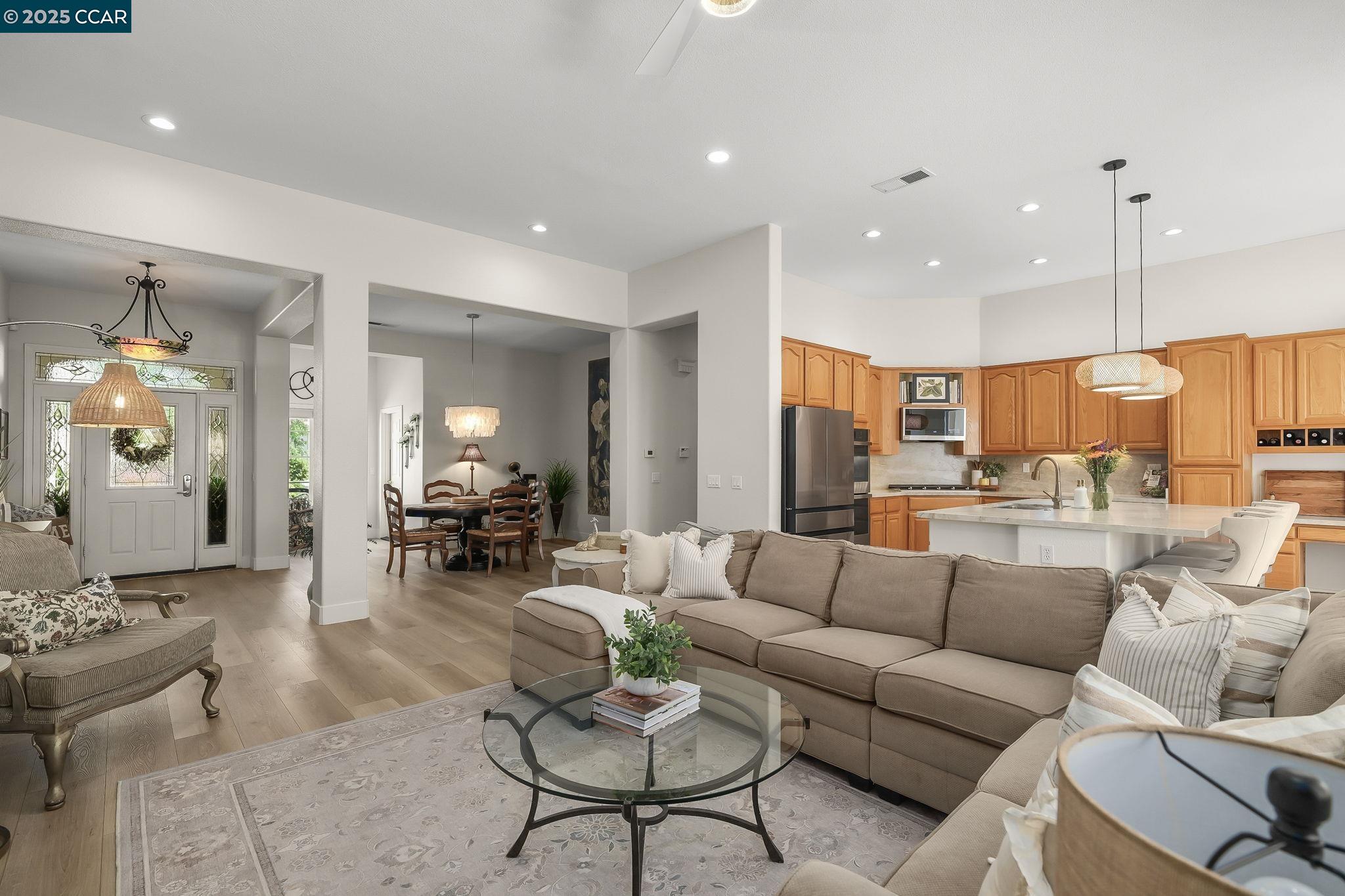 Detail Gallery Image 8 of 39 For 346 Gladstone Dr, Brentwood,  CA 94513 - 3 Beds | 2/1 Baths