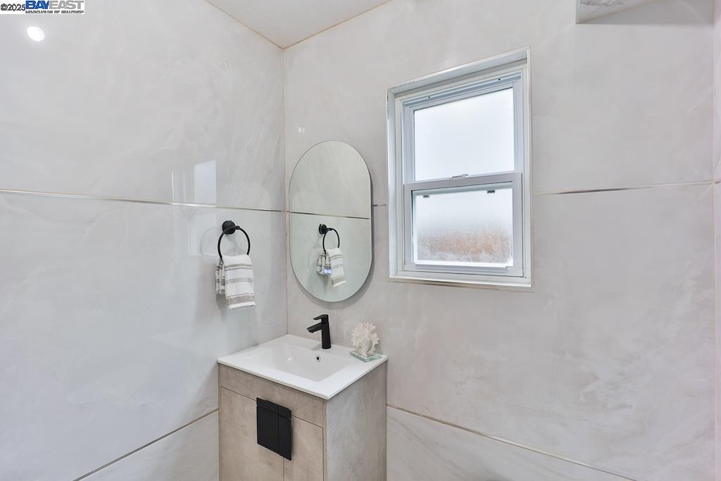 Detail Gallery Image 16 of 56 For 294 Rosado Rd, Fremont,  CA 94539 - 4 Beds | 2/1 Baths