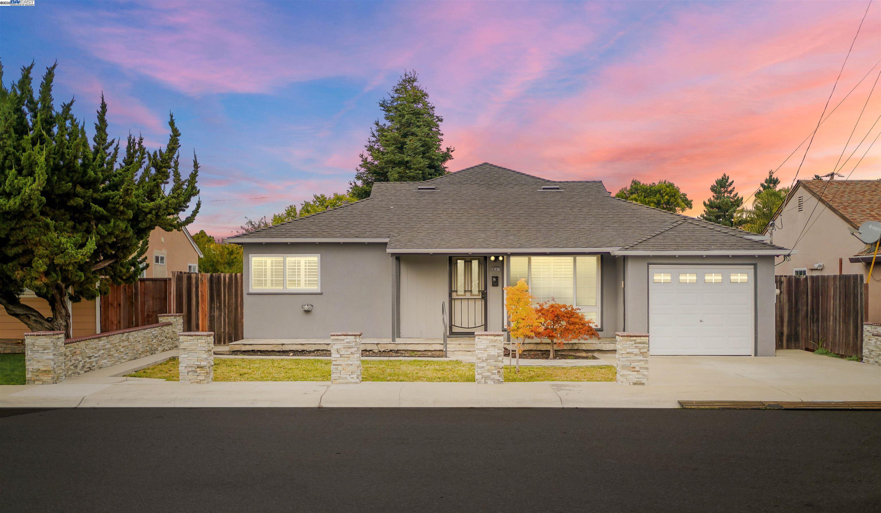 Detail Gallery Image 1 of 43 For 17233 via La Jolla, San Lorenzo,  CA 94580 - 3 Beds | 2 Baths