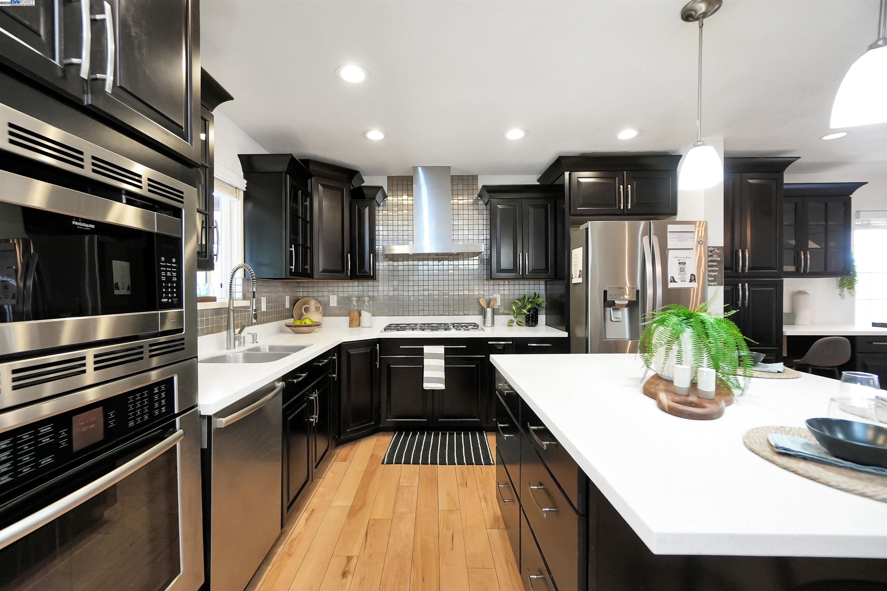 Detail Gallery Image 11 of 43 For 17233 via La Jolla, San Lorenzo,  CA 94580 - 3 Beds | 2 Baths