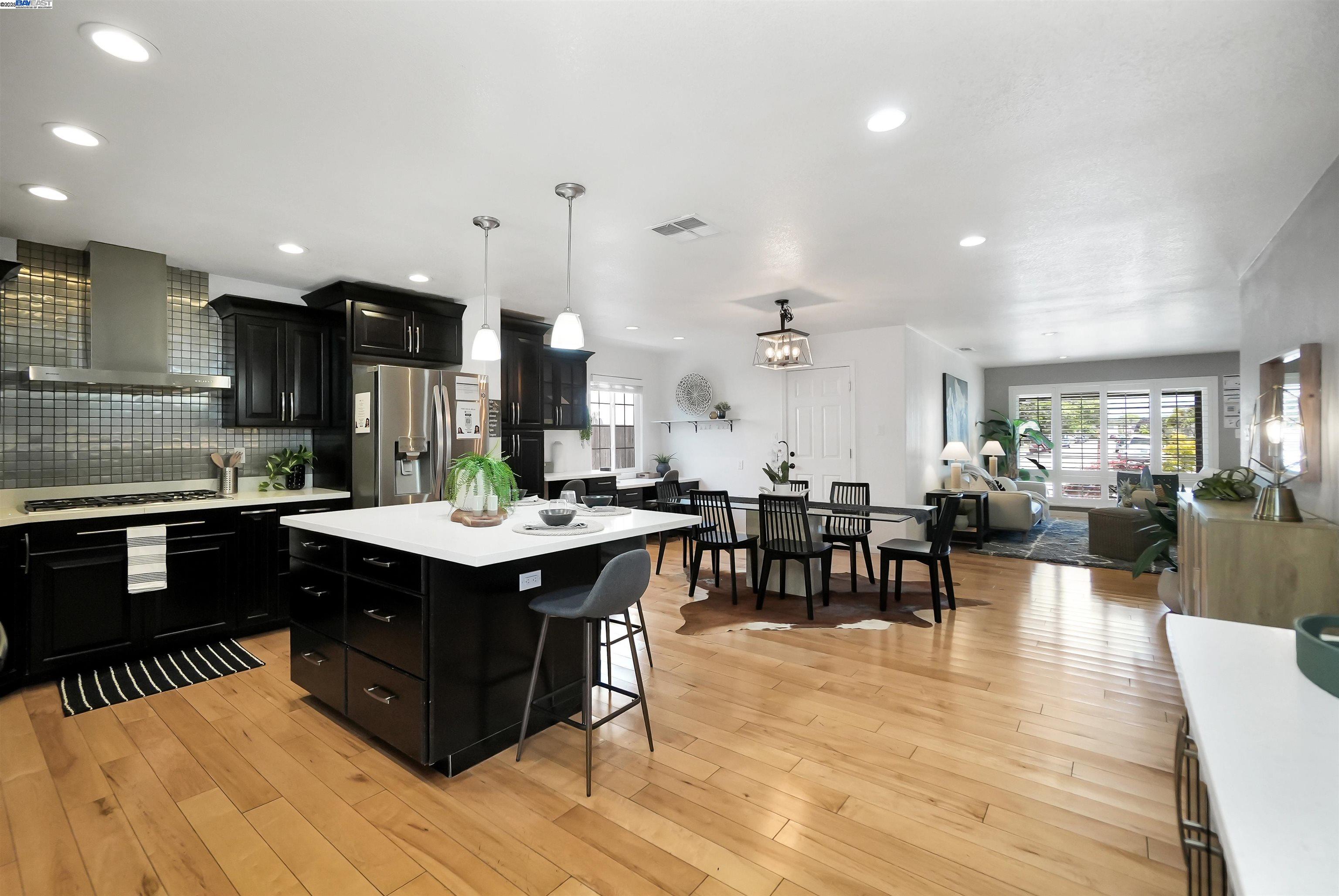 Detail Gallery Image 12 of 43 For 17233 via La Jolla, San Lorenzo,  CA 94580 - 3 Beds | 2 Baths