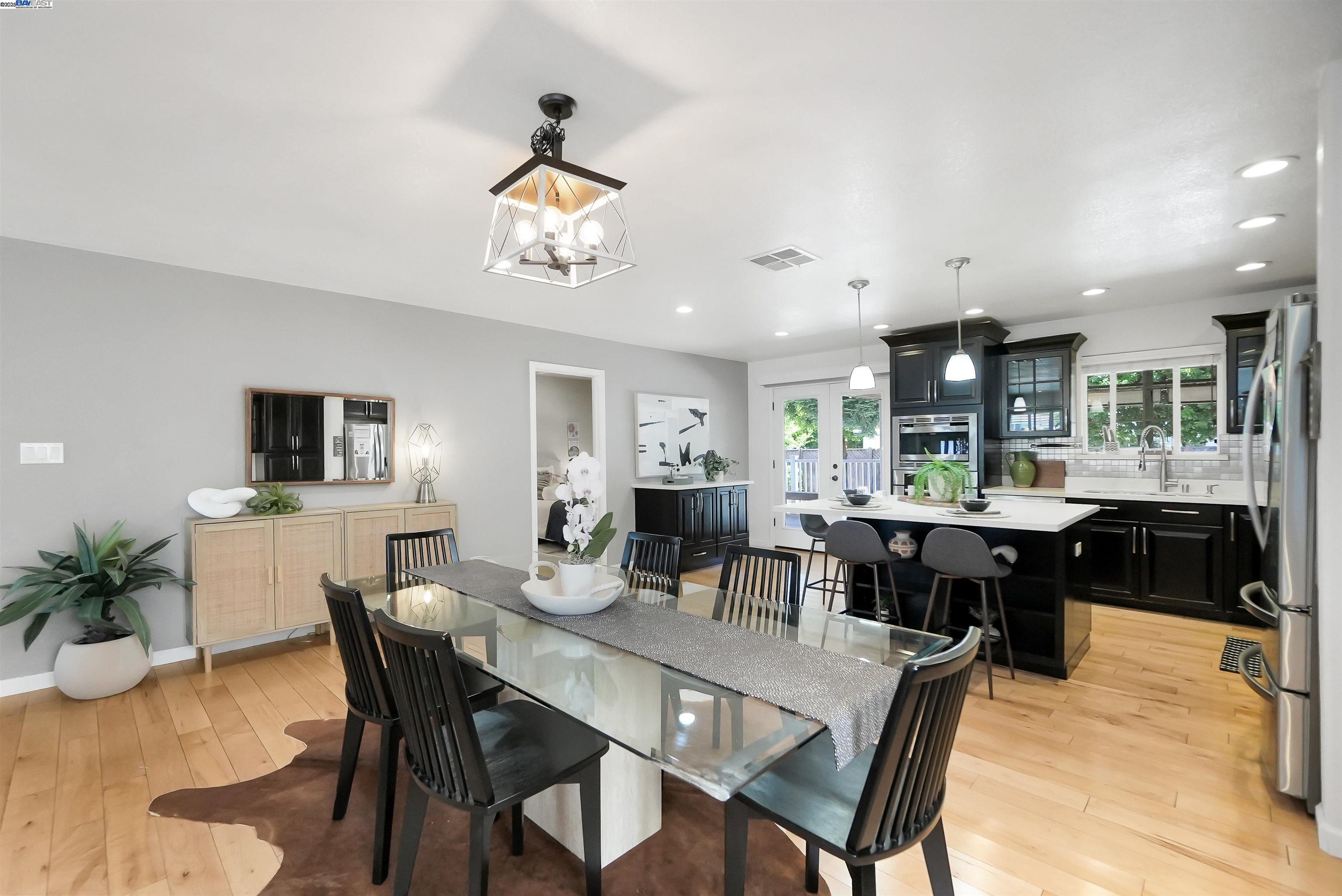 Detail Gallery Image 13 of 43 For 17233 via La Jolla, San Lorenzo,  CA 94580 - 3 Beds | 2 Baths