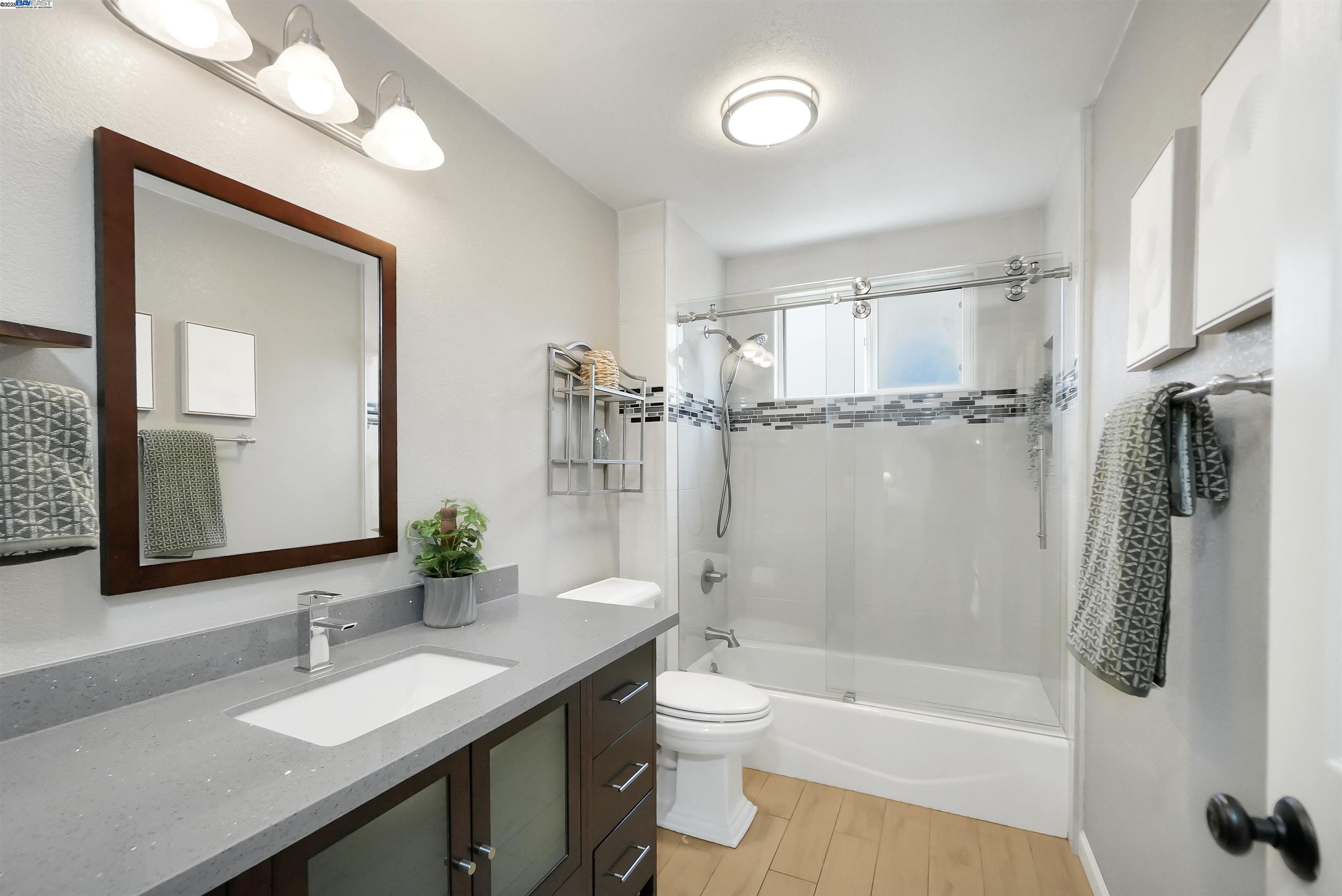 Detail Gallery Image 19 of 43 For 17233 via La Jolla, San Lorenzo,  CA 94580 - 3 Beds | 2 Baths
