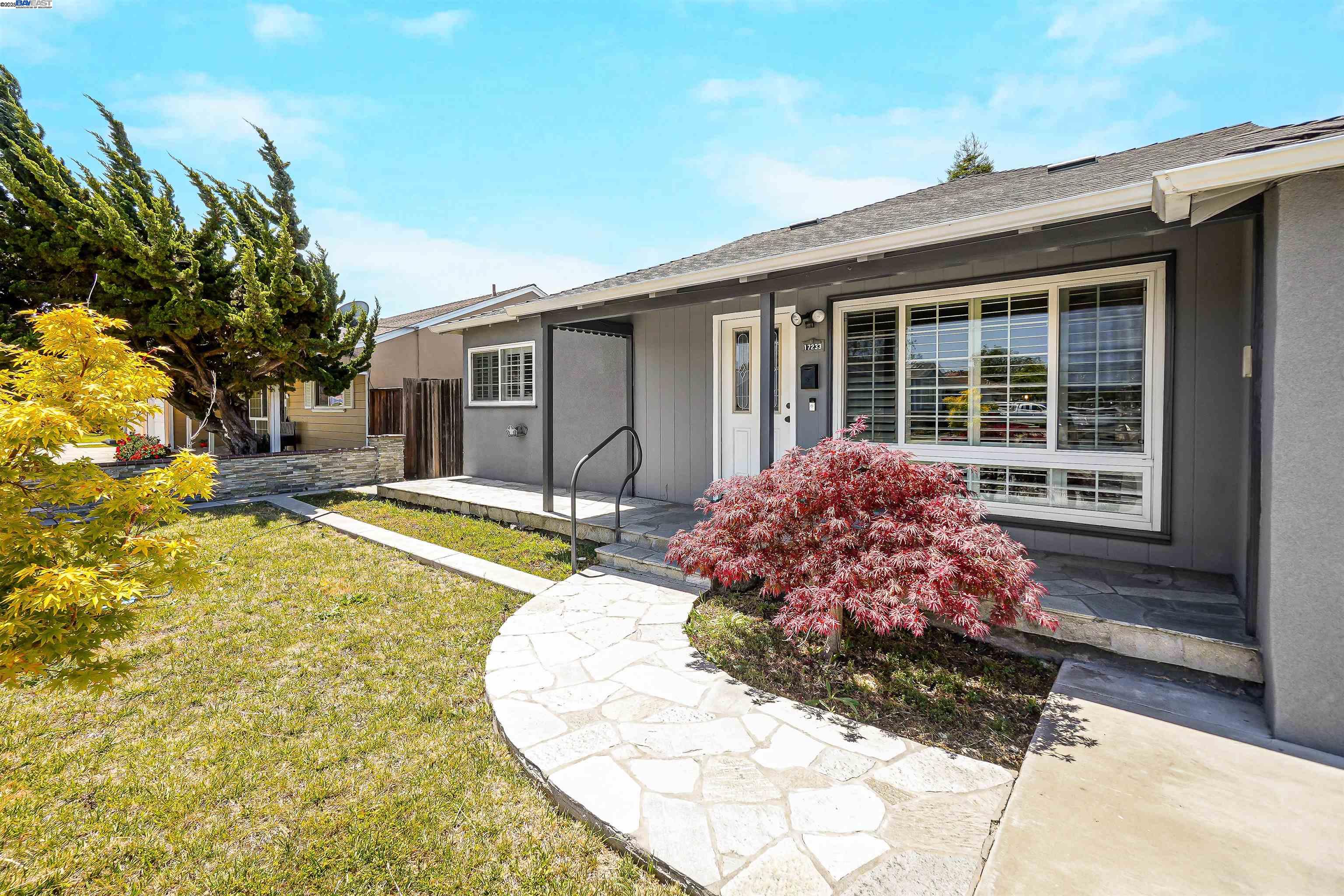 Detail Gallery Image 3 of 43 For 17233 via La Jolla, San Lorenzo,  CA 94580 - 3 Beds | 2 Baths