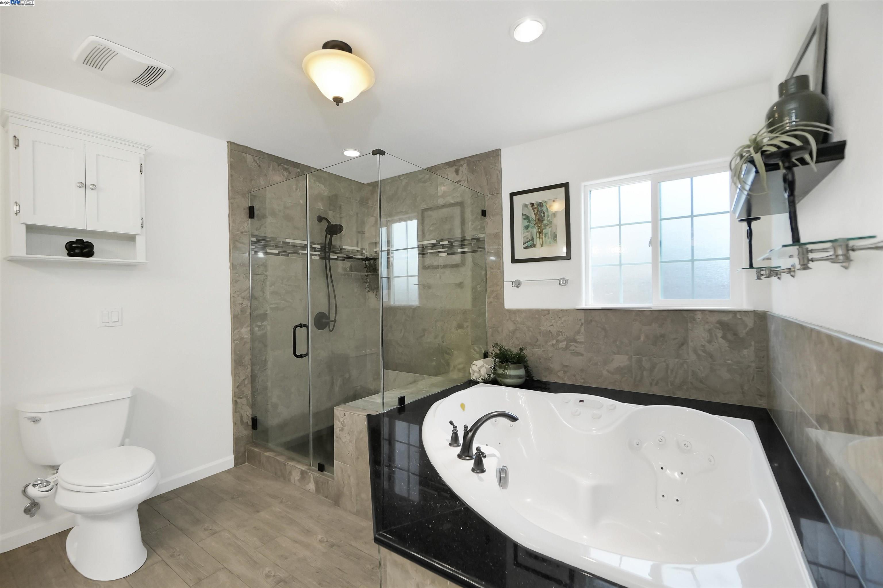 Detail Gallery Image 27 of 43 For 17233 via La Jolla, San Lorenzo,  CA 94580 - 3 Beds | 2 Baths