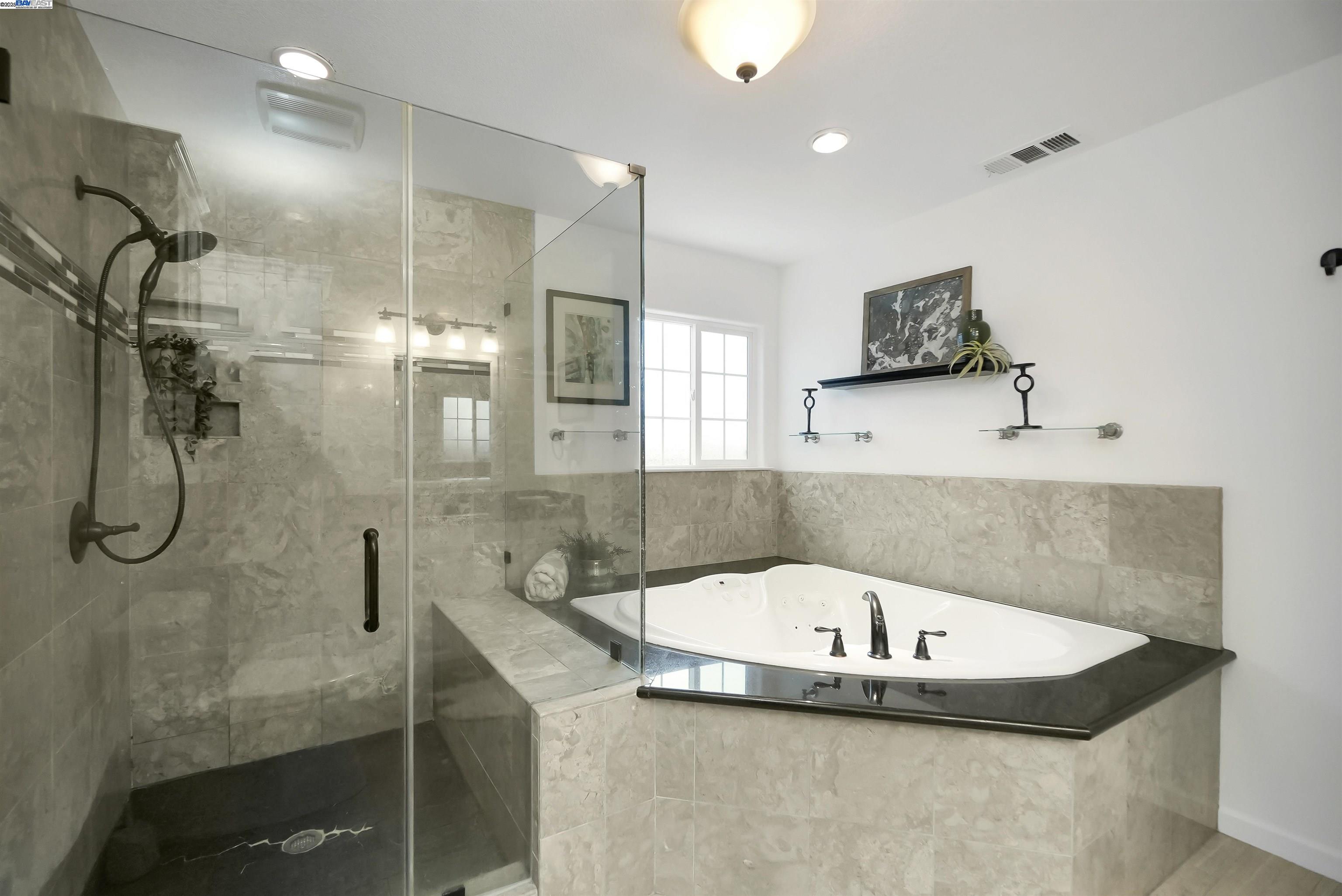 Detail Gallery Image 29 of 43 For 17233 via La Jolla, San Lorenzo,  CA 94580 - 3 Beds | 2 Baths