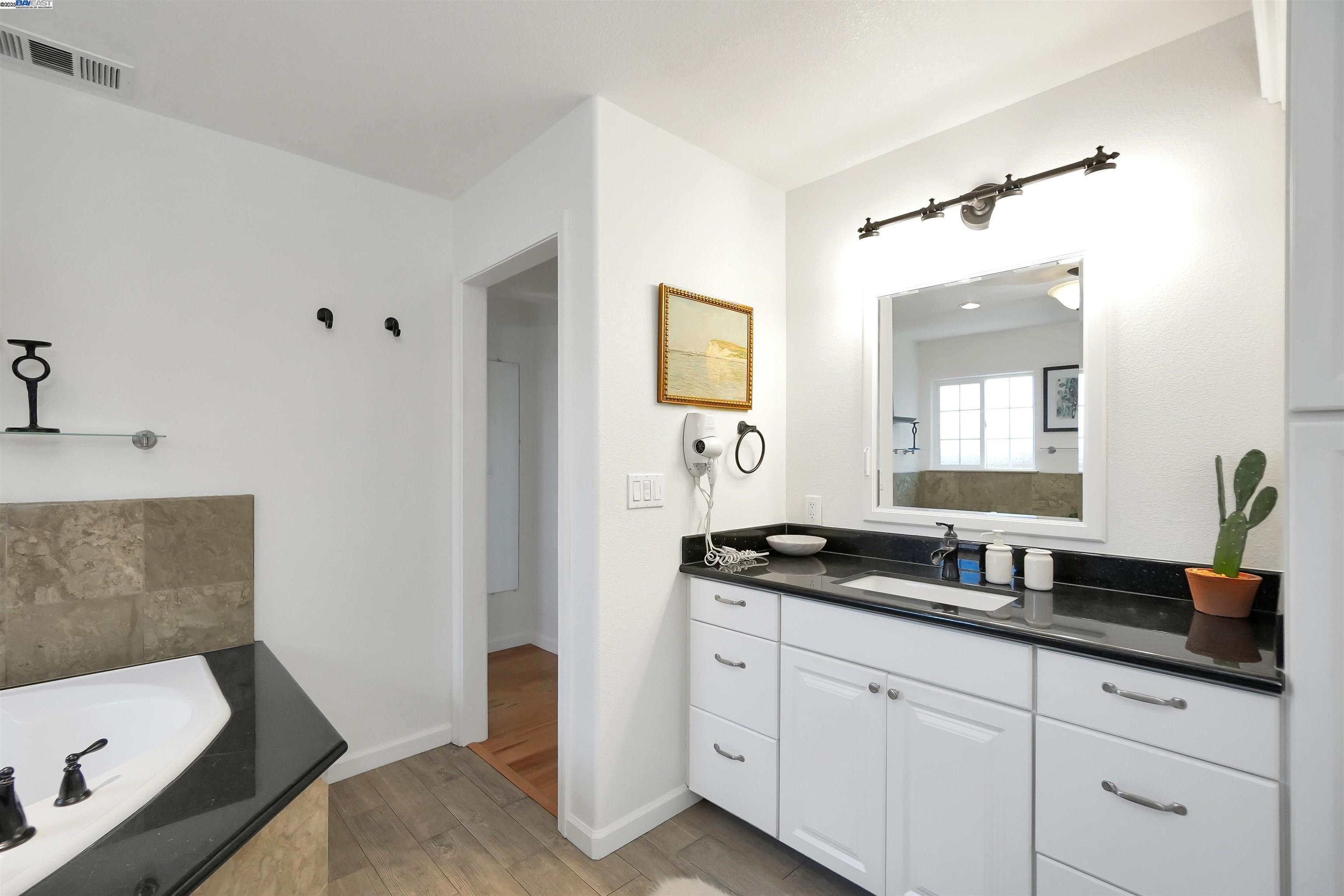 Detail Gallery Image 30 of 43 For 17233 via La Jolla, San Lorenzo,  CA 94580 - 3 Beds | 2 Baths