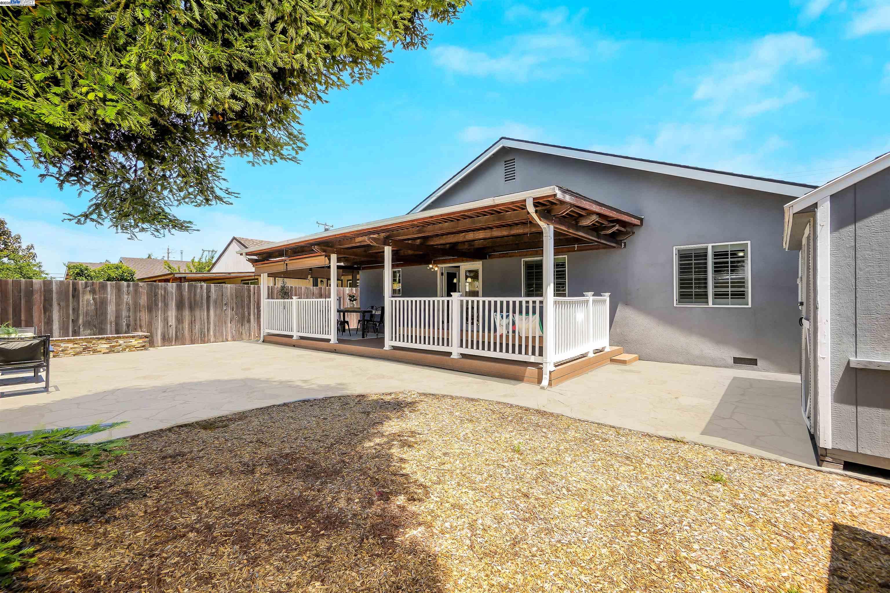 Detail Gallery Image 37 of 43 For 17233 via La Jolla, San Lorenzo,  CA 94580 - 3 Beds | 2 Baths