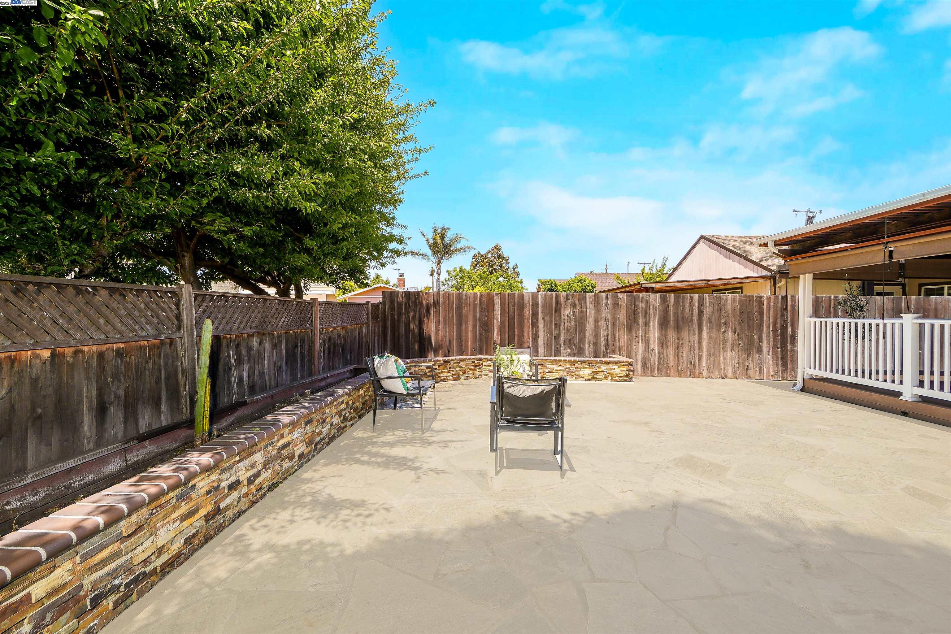 Detail Gallery Image 38 of 43 For 17233 via La Jolla, San Lorenzo,  CA 94580 - 3 Beds | 2 Baths