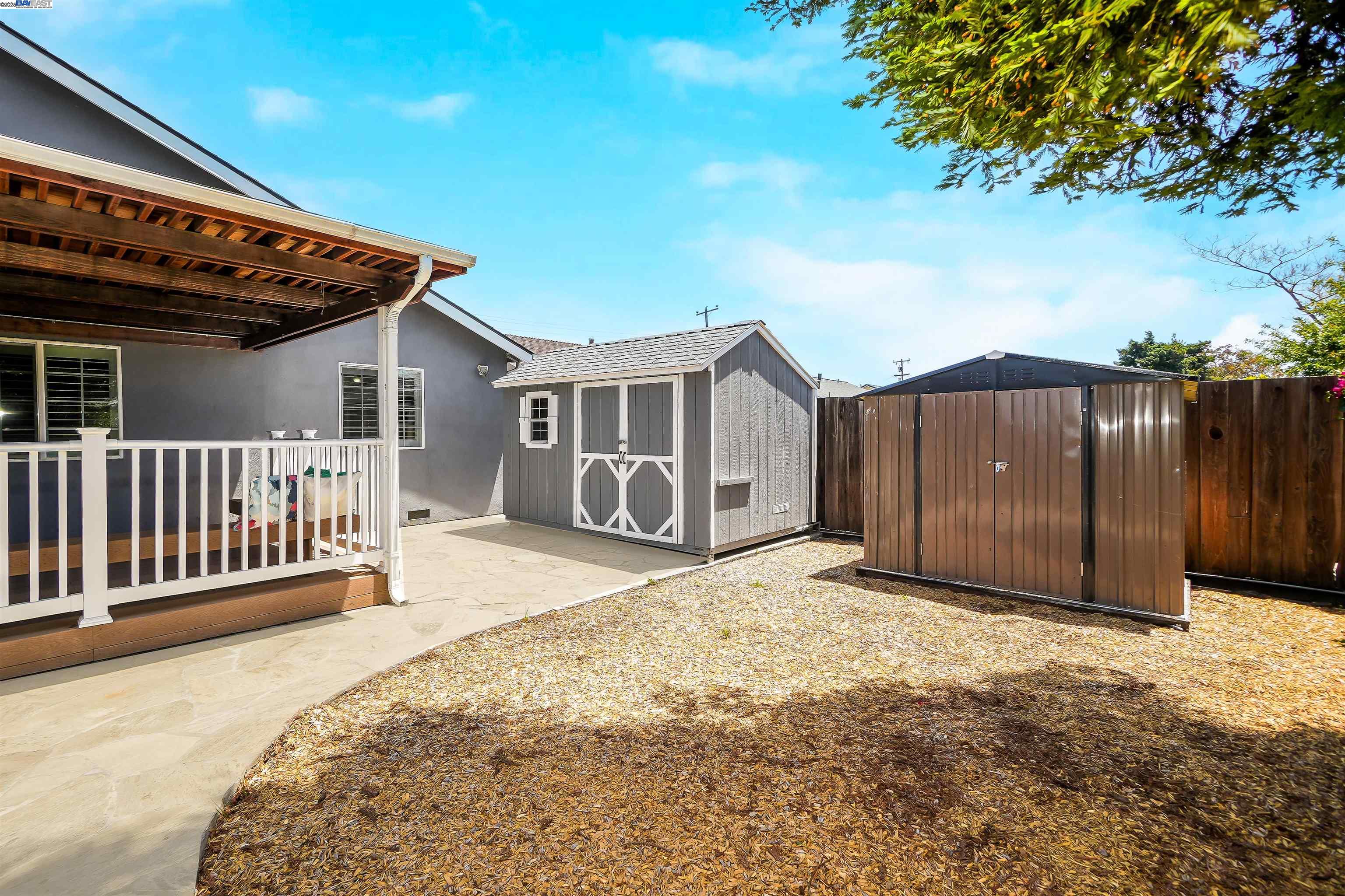 Detail Gallery Image 41 of 43 For 17233 via La Jolla, San Lorenzo,  CA 94580 - 3 Beds | 2 Baths