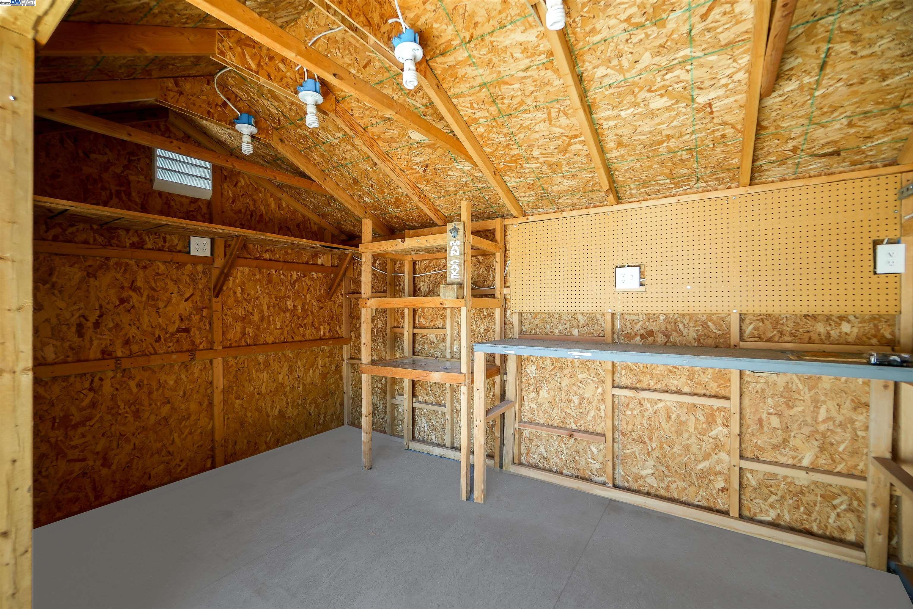 Detail Gallery Image 42 of 43 For 17233 via La Jolla, San Lorenzo,  CA 94580 - 3 Beds | 2 Baths