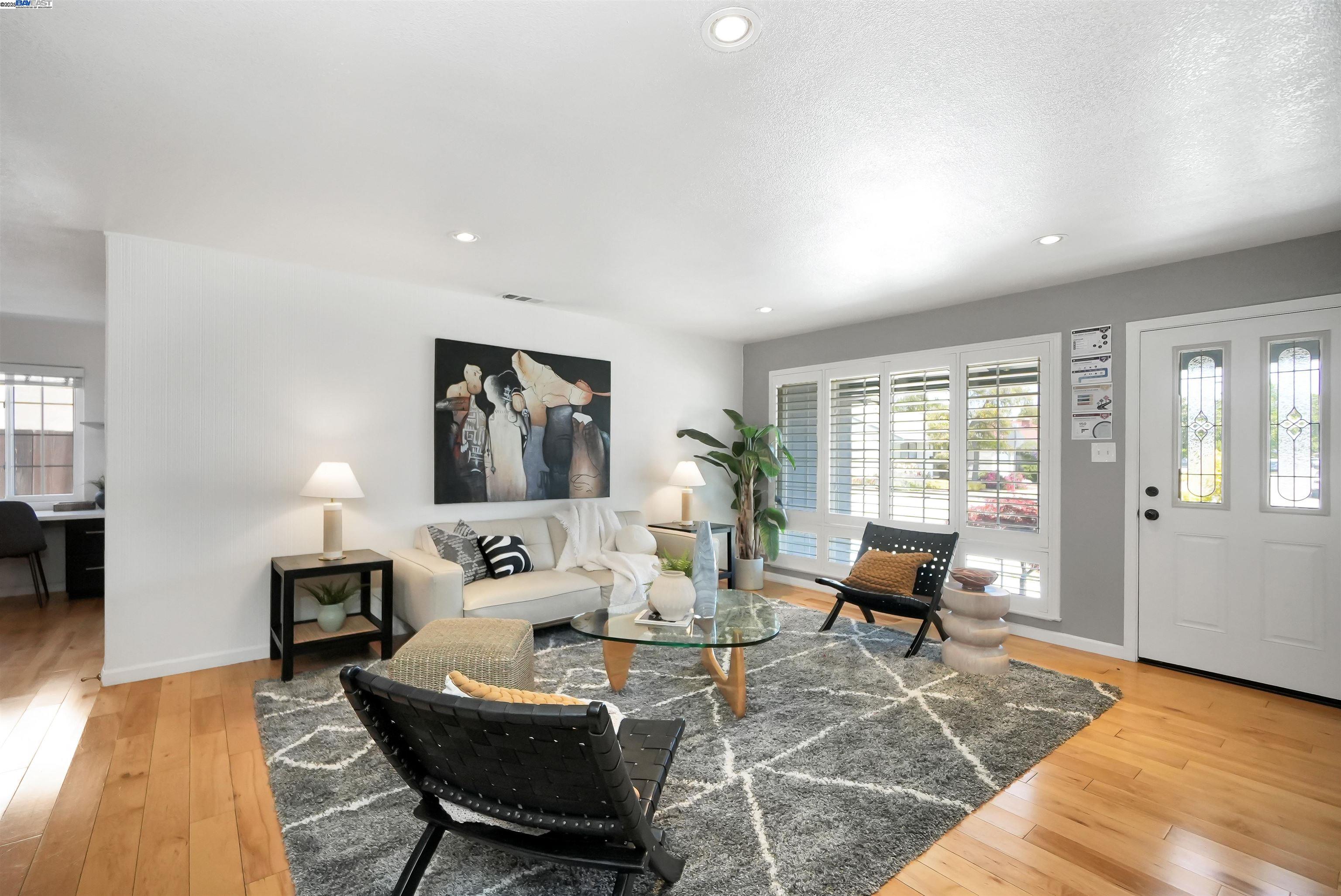 Detail Gallery Image 6 of 43 For 17233 via La Jolla, San Lorenzo,  CA 94580 - 3 Beds | 2 Baths