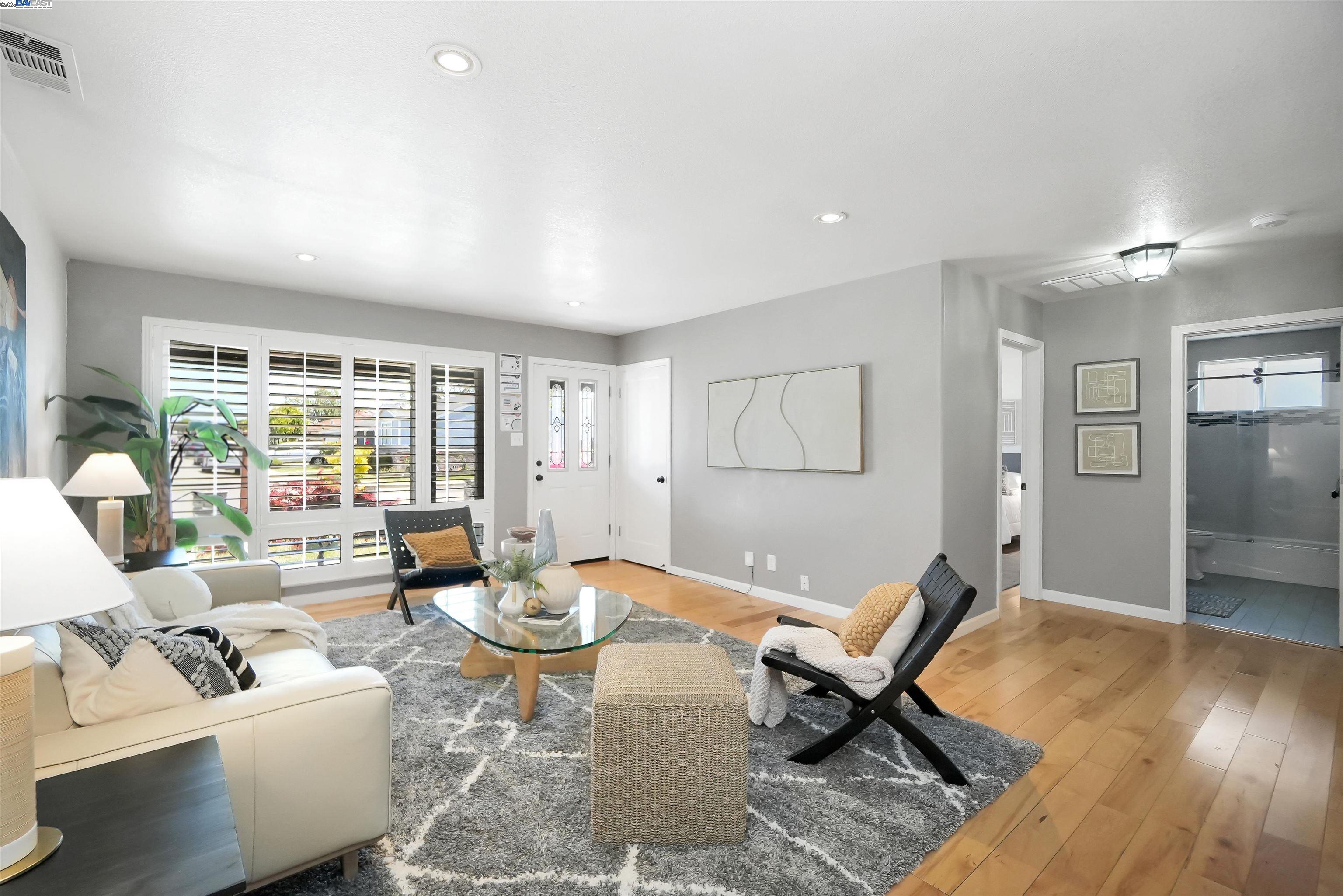 Detail Gallery Image 7 of 43 For 17233 via La Jolla, San Lorenzo,  CA 94580 - 3 Beds | 2 Baths