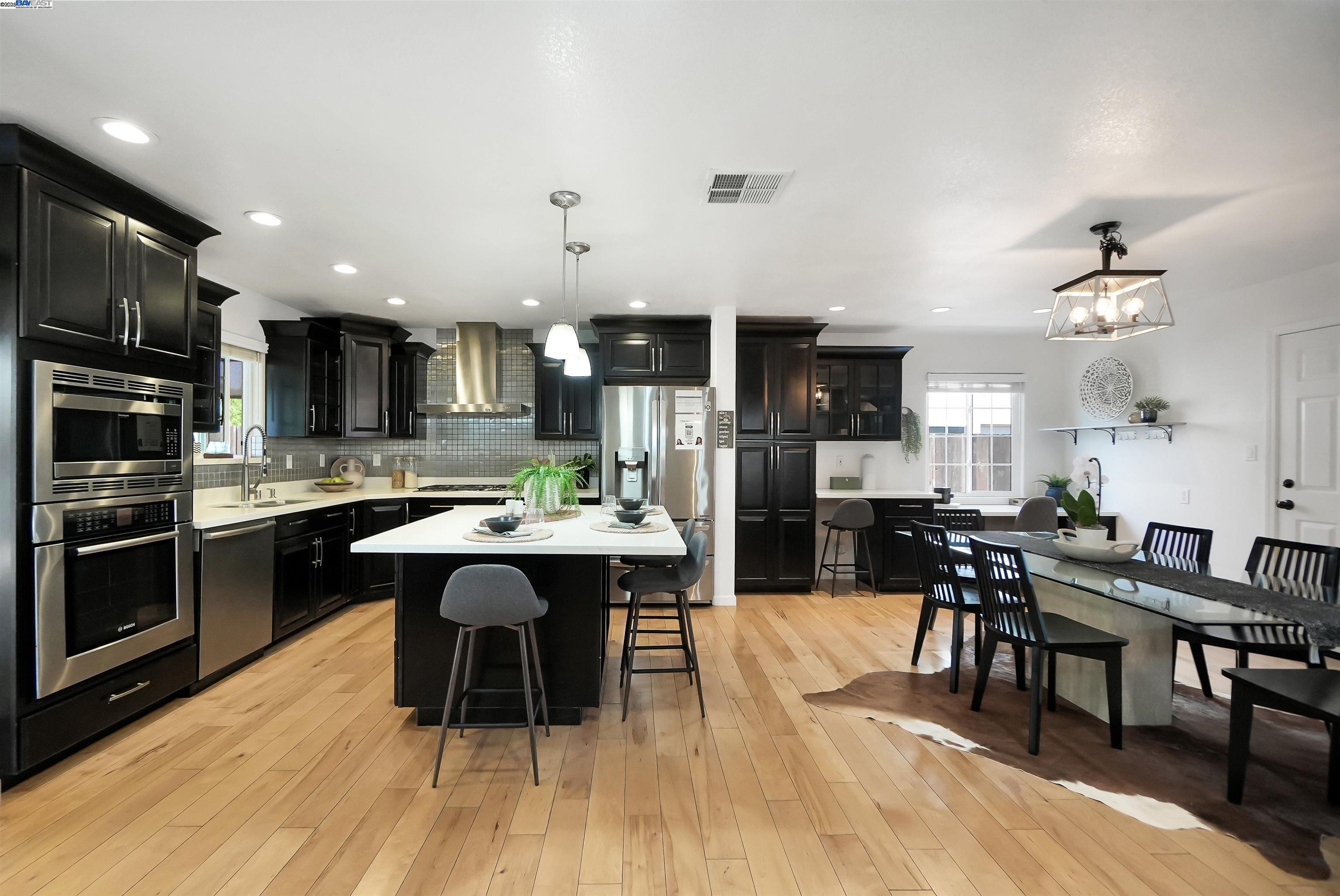Detail Gallery Image 9 of 43 For 17233 via La Jolla, San Lorenzo,  CA 94580 - 3 Beds | 2 Baths