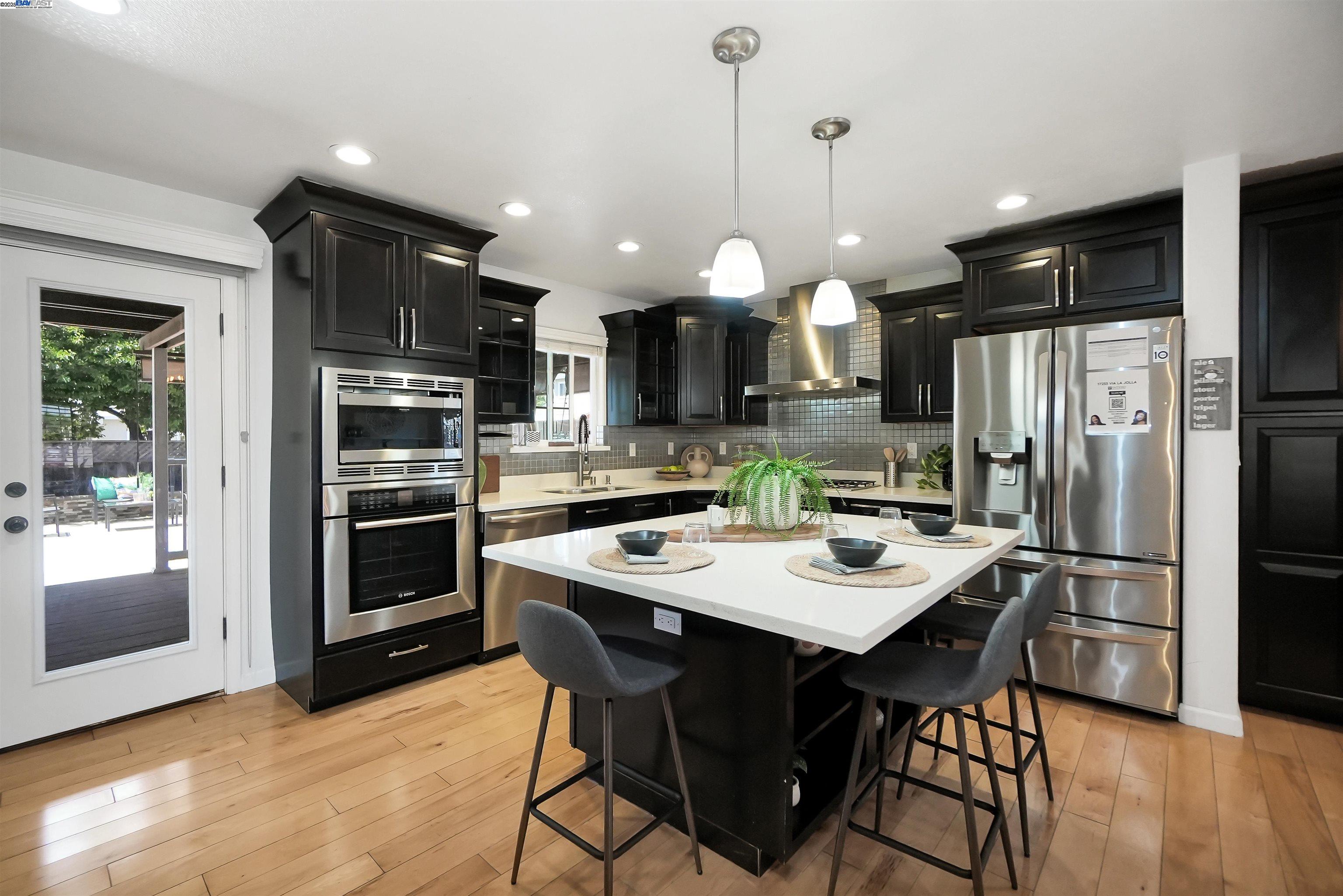 Detail Gallery Image 10 of 43 For 17233 via La Jolla, San Lorenzo,  CA 94580 - 3 Beds | 2 Baths