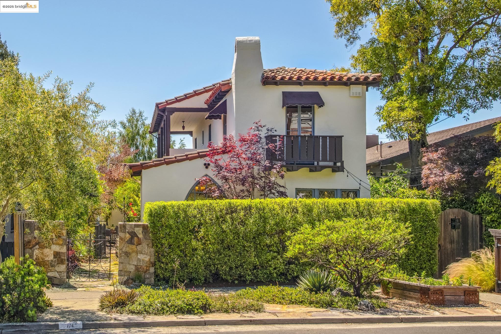 Detail Gallery Image 1 of 60 For 774 Spruce St, Berkeley,  CA 94707 - 3 Beds | 2 Baths