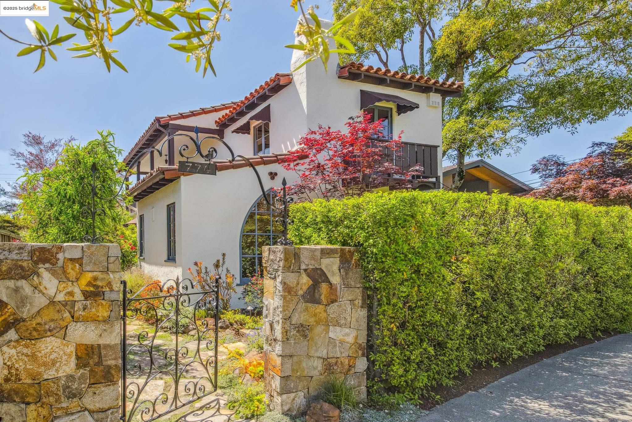 Detail Gallery Image 2 of 60 For 774 Spruce St, Berkeley,  CA 94707 - 3 Beds | 2 Baths