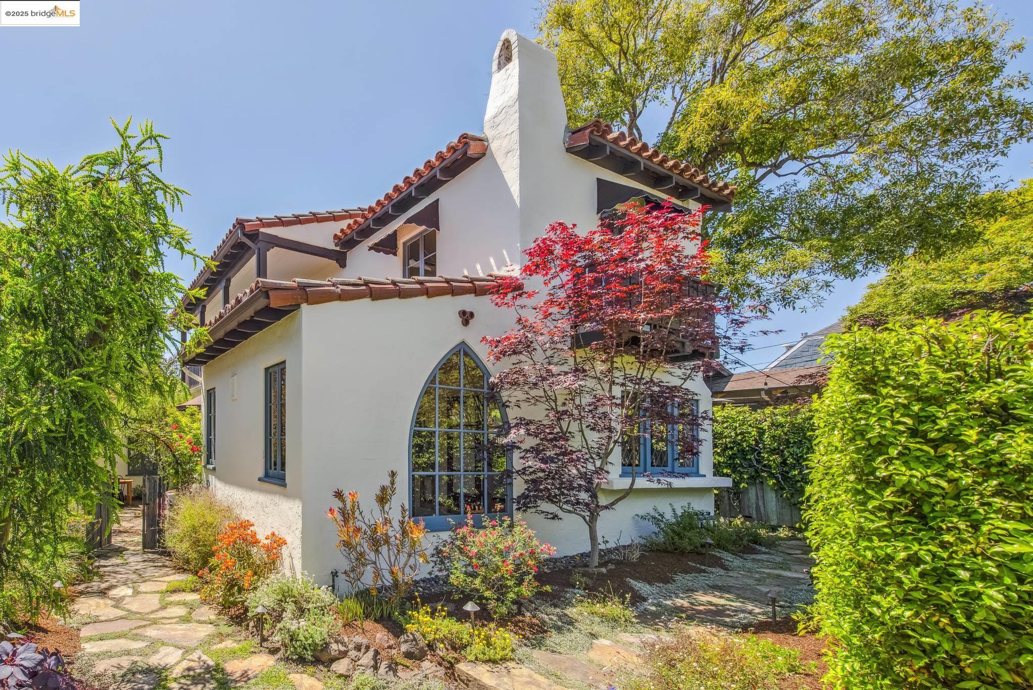 Detail Gallery Image 3 of 60 For 774 Spruce St, Berkeley,  CA 94707 - 3 Beds | 2 Baths