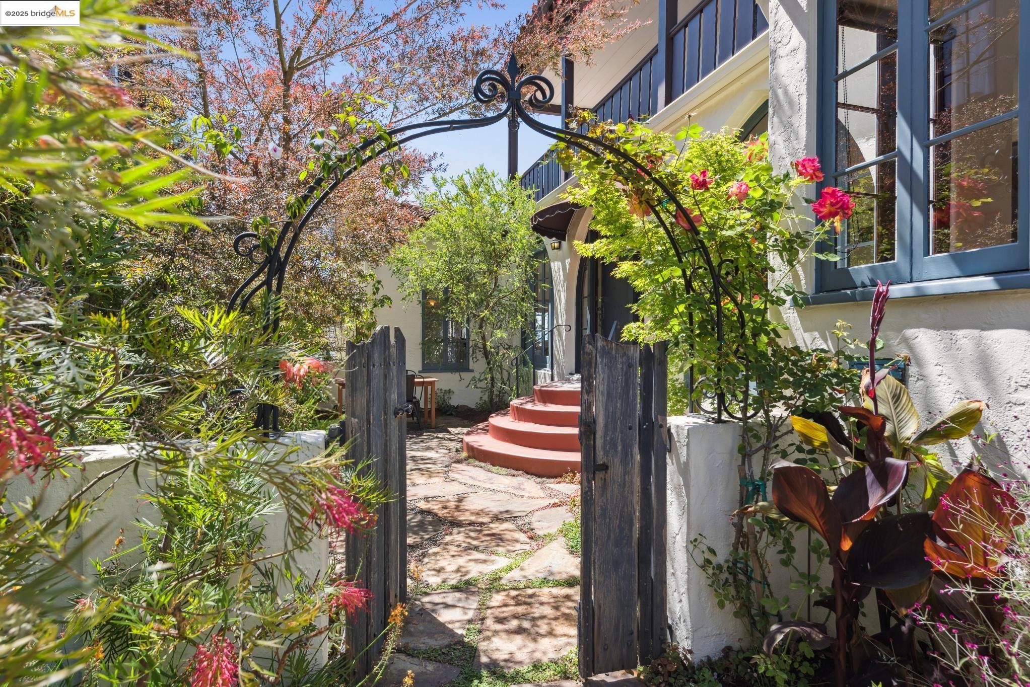 Detail Gallery Image 5 of 60 For 774 Spruce St, Berkeley,  CA 94707 - 3 Beds | 2 Baths
