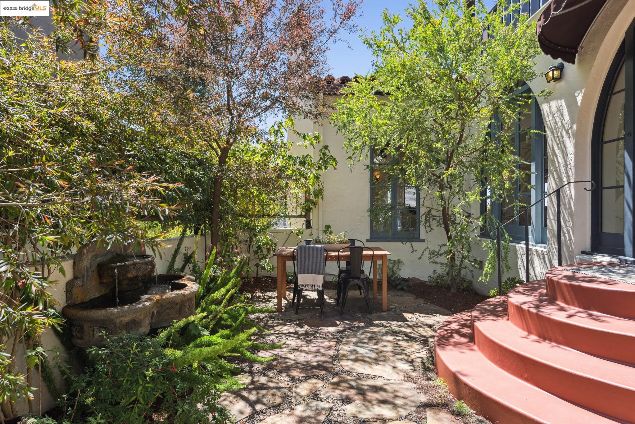 Detail Gallery Image 7 of 60 For 774 Spruce St, Berkeley,  CA 94707 - 3 Beds | 2 Baths
