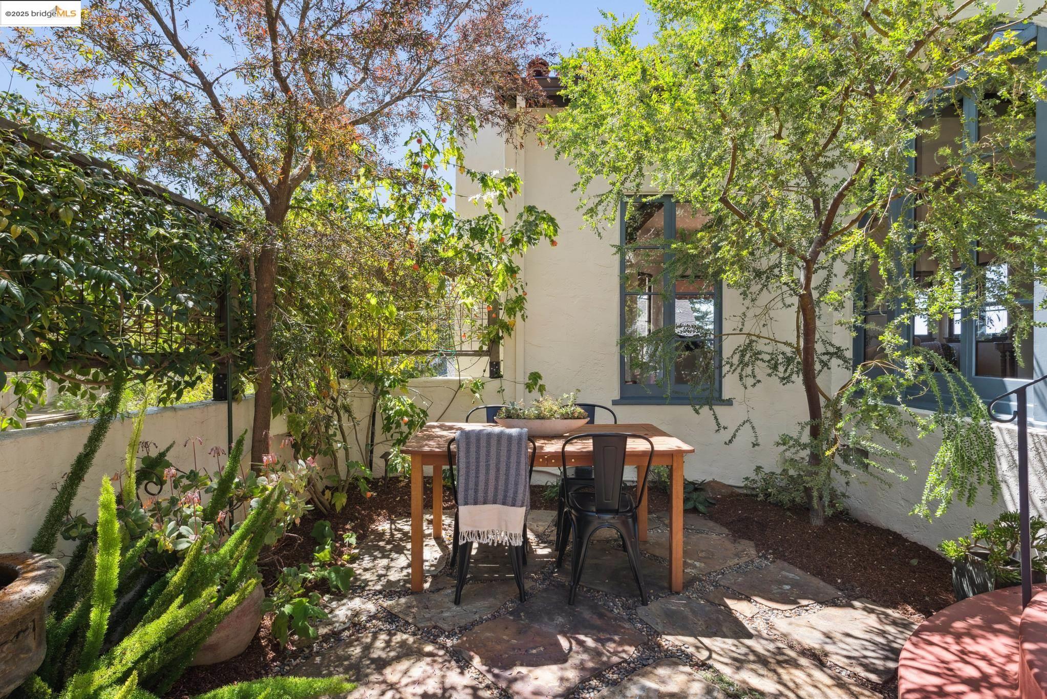 Detail Gallery Image 9 of 60 For 774 Spruce St, Berkeley,  CA 94707 - 3 Beds | 2 Baths
