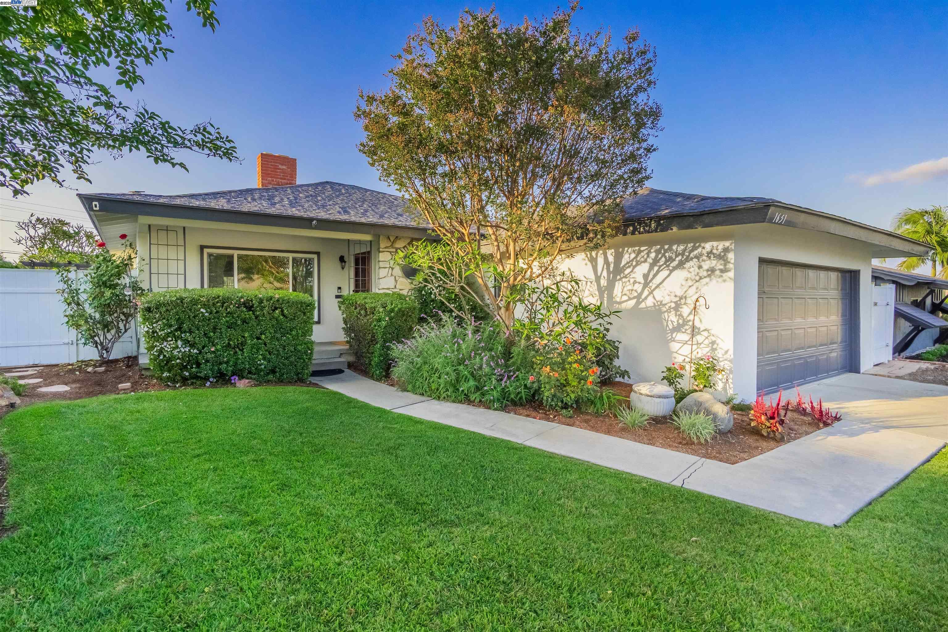 Detail Gallery Image 2 of 39 For 1651 W El Portal Dr, La Habra,  CA 90631 - 3 Beds | 2 Baths