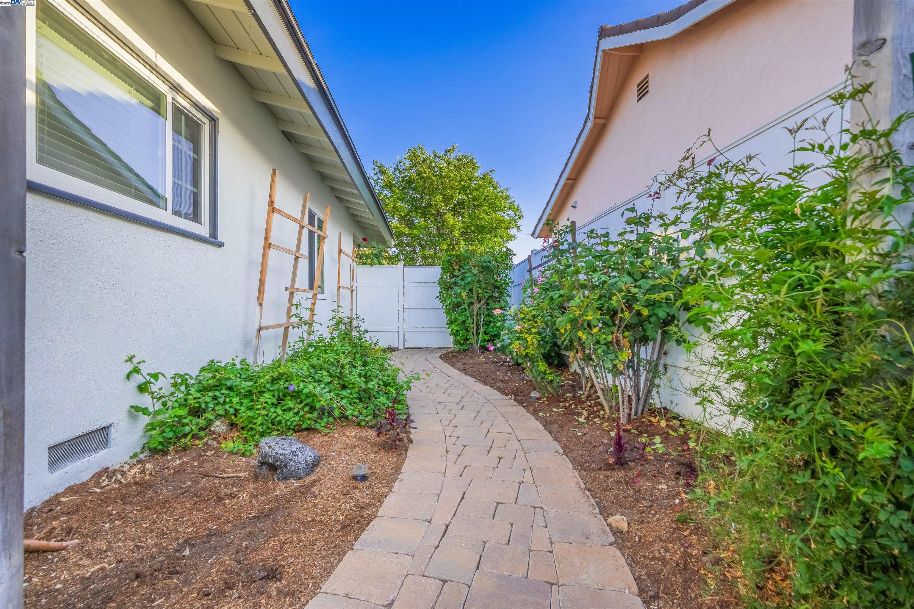 Detail Gallery Image 32 of 39 For 1651 W El Portal Dr, La Habra,  CA 90631 - 3 Beds | 2 Baths
