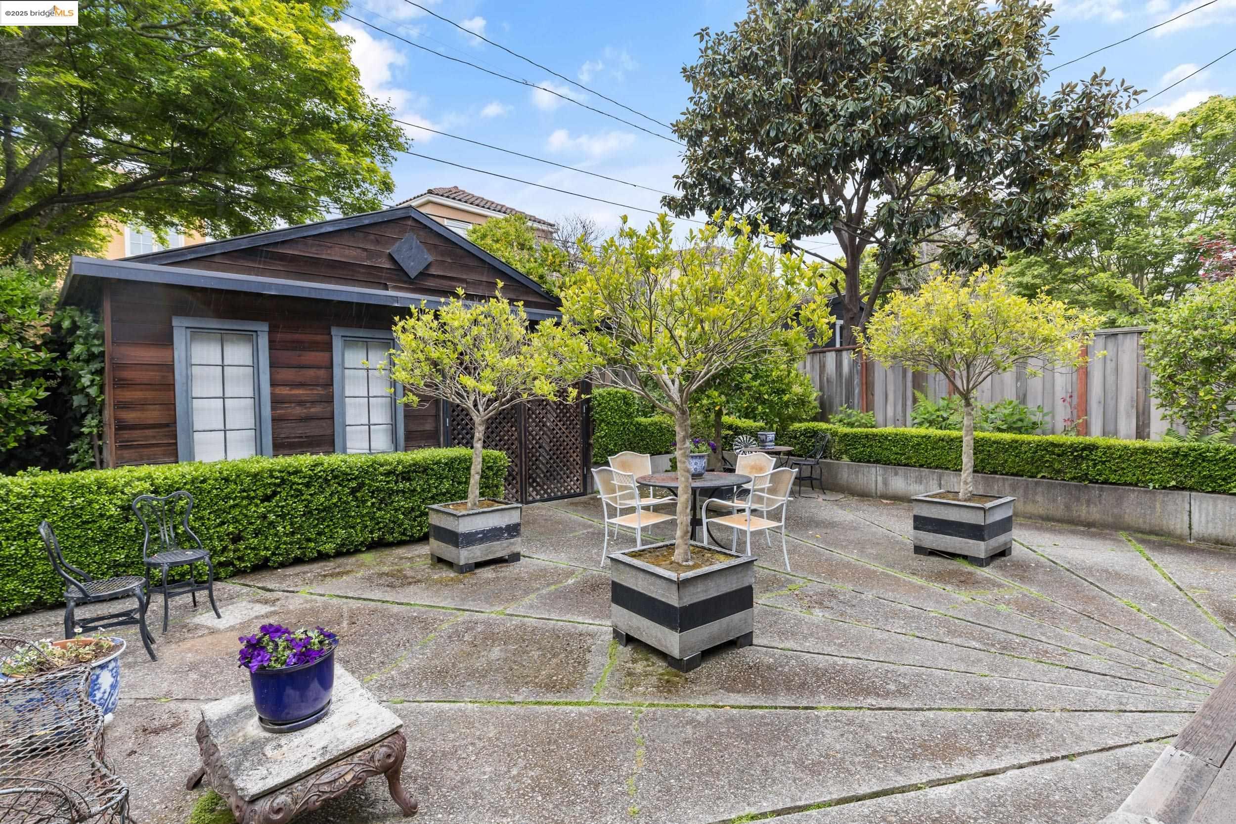 Detail Gallery Image 11 of 33 For 108 Bonita Ave, Piedmont,  CA 94611 - 4 Beds | 3 Baths
