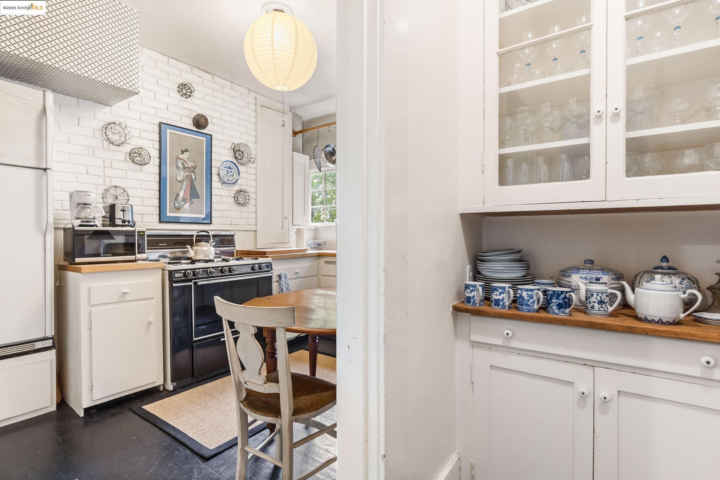 Detail Gallery Image 16 of 33 For 108 Bonita Ave, Piedmont,  CA 94611 - 4 Beds | 3 Baths