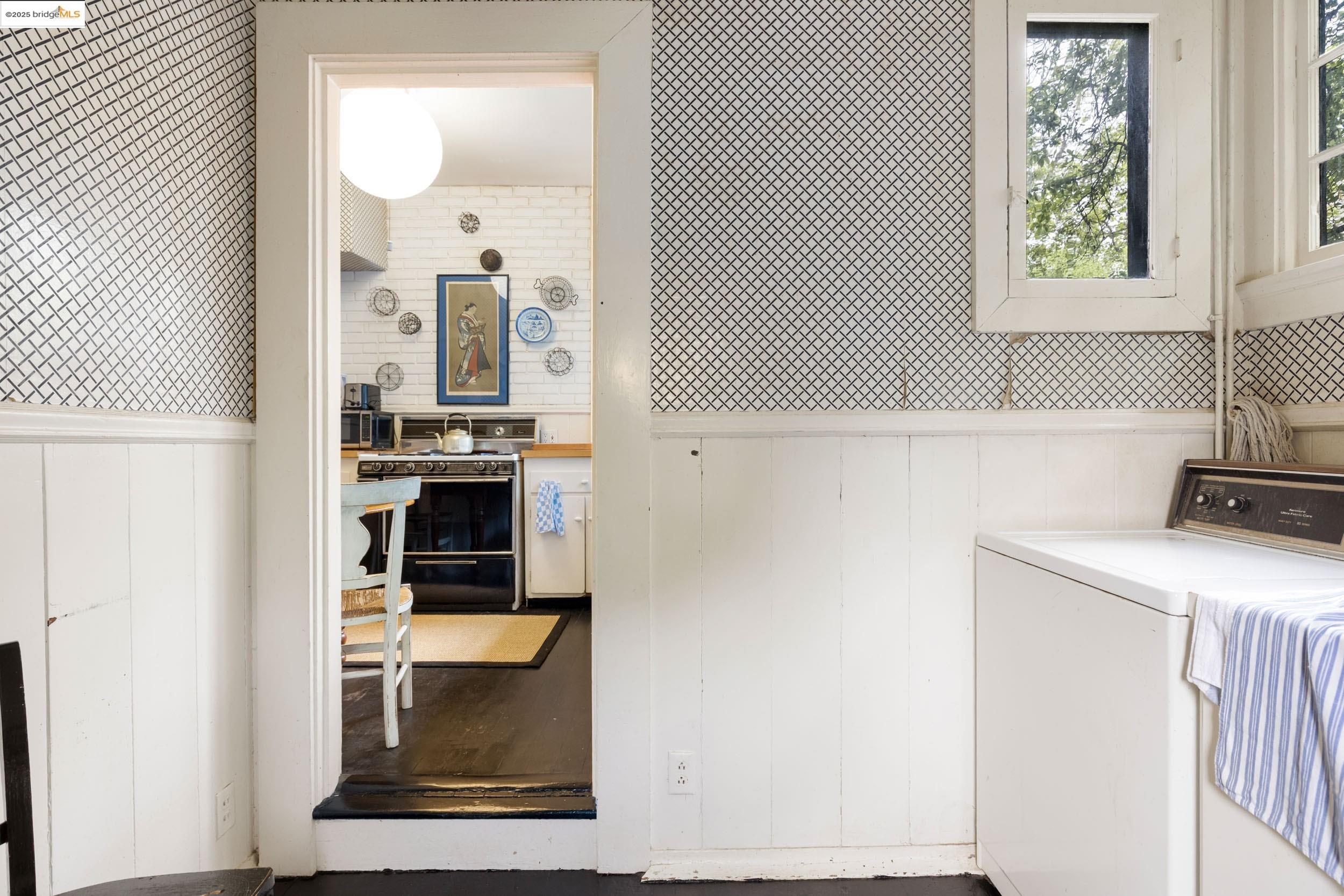 Detail Gallery Image 17 of 33 For 108 Bonita Ave, Piedmont,  CA 94611 - 4 Beds | 3 Baths