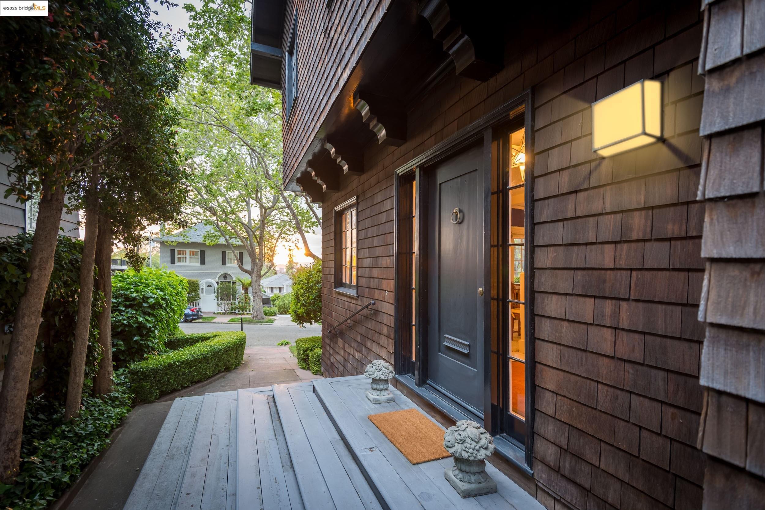 Detail Gallery Image 4 of 33 For 108 Bonita Ave, Piedmont,  CA 94611 - 4 Beds | 3 Baths