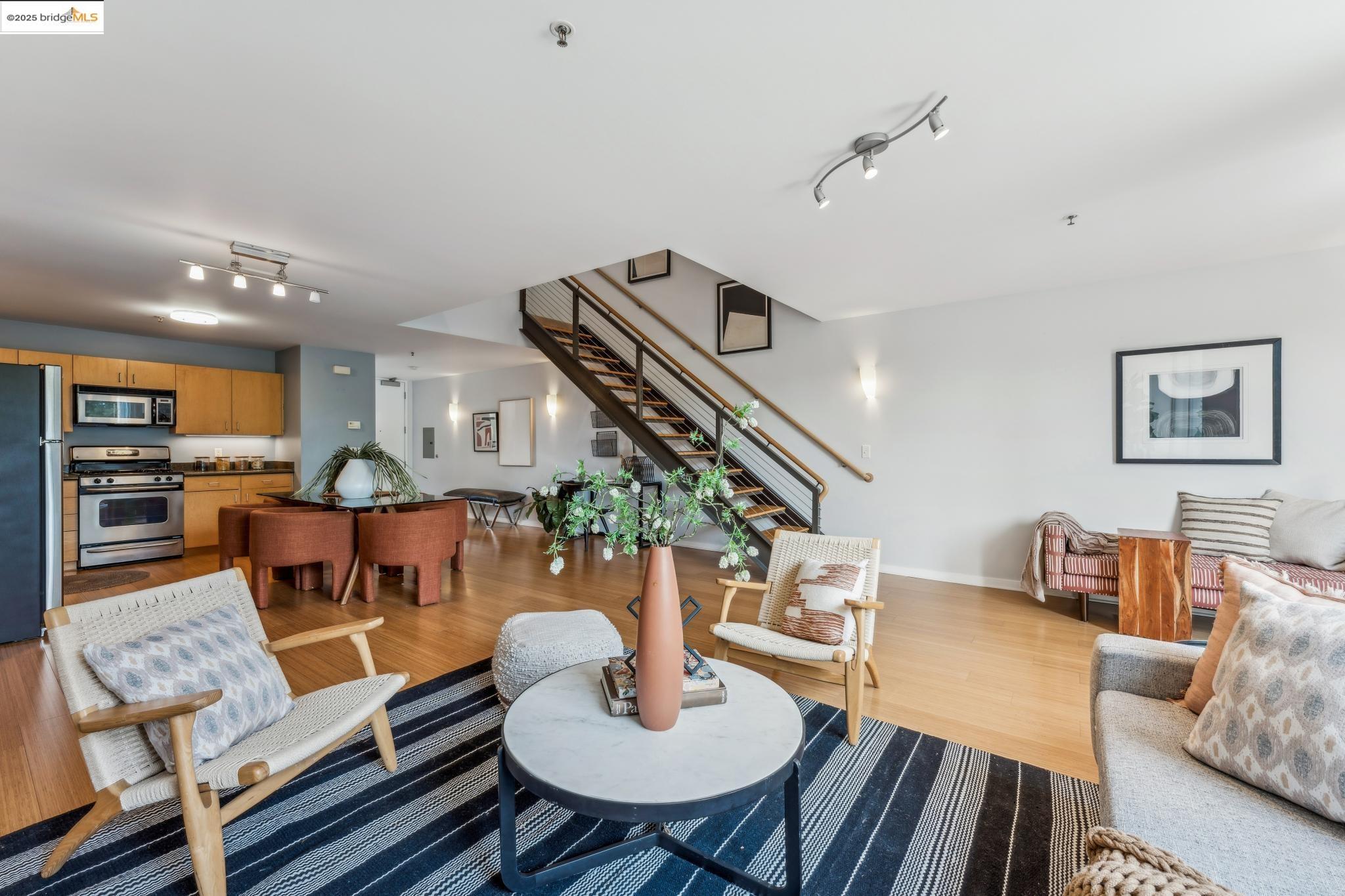Detail Gallery Image 1 of 60 For 1007 41st Street #422,  Oakland,  CA 94608-3777 - 2 Beds | 1/1 Baths