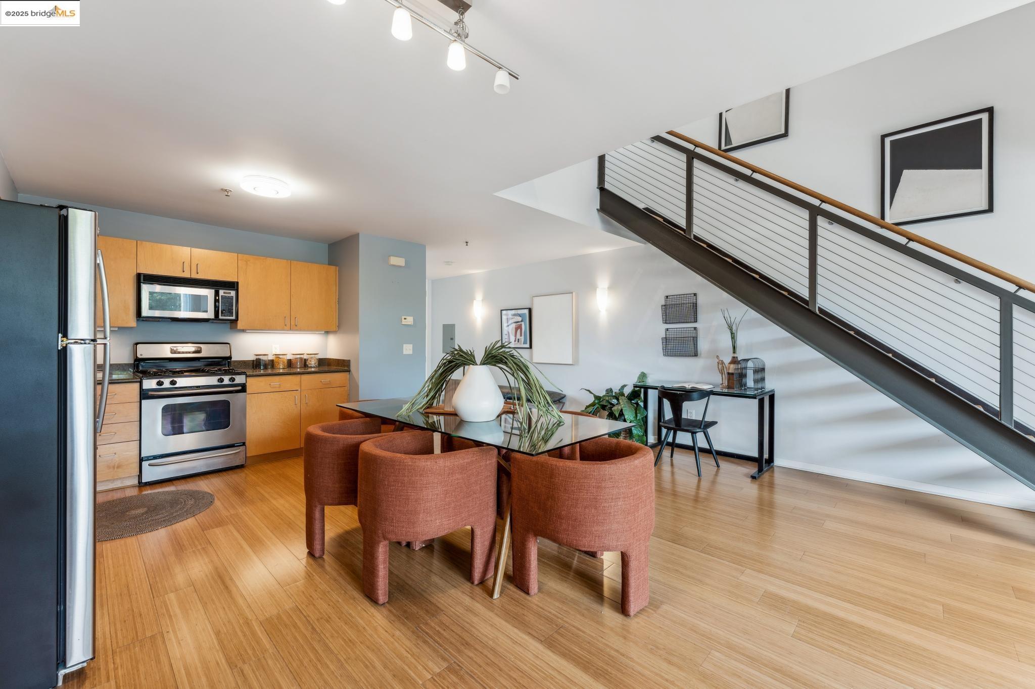 Detail Gallery Image 14 of 60 For 1007 41st Street #422,  Oakland,  CA 94608-3777 - 2 Beds | 1/1 Baths