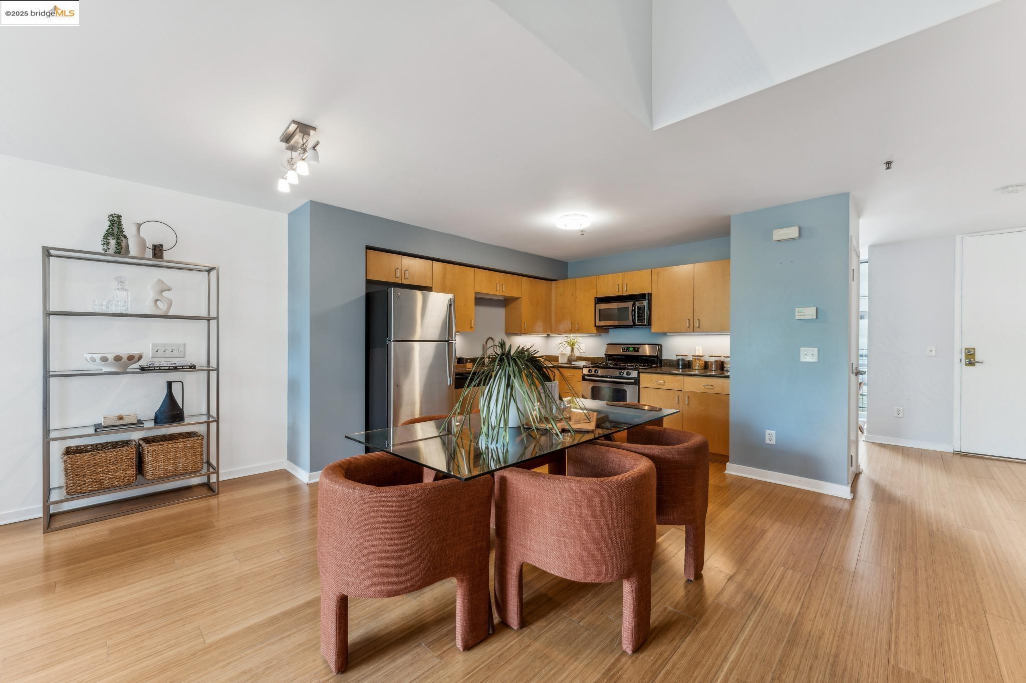 Detail Gallery Image 18 of 60 For 1007 41st Street #422,  Oakland,  CA 94608-3777 - 2 Beds | 1/1 Baths