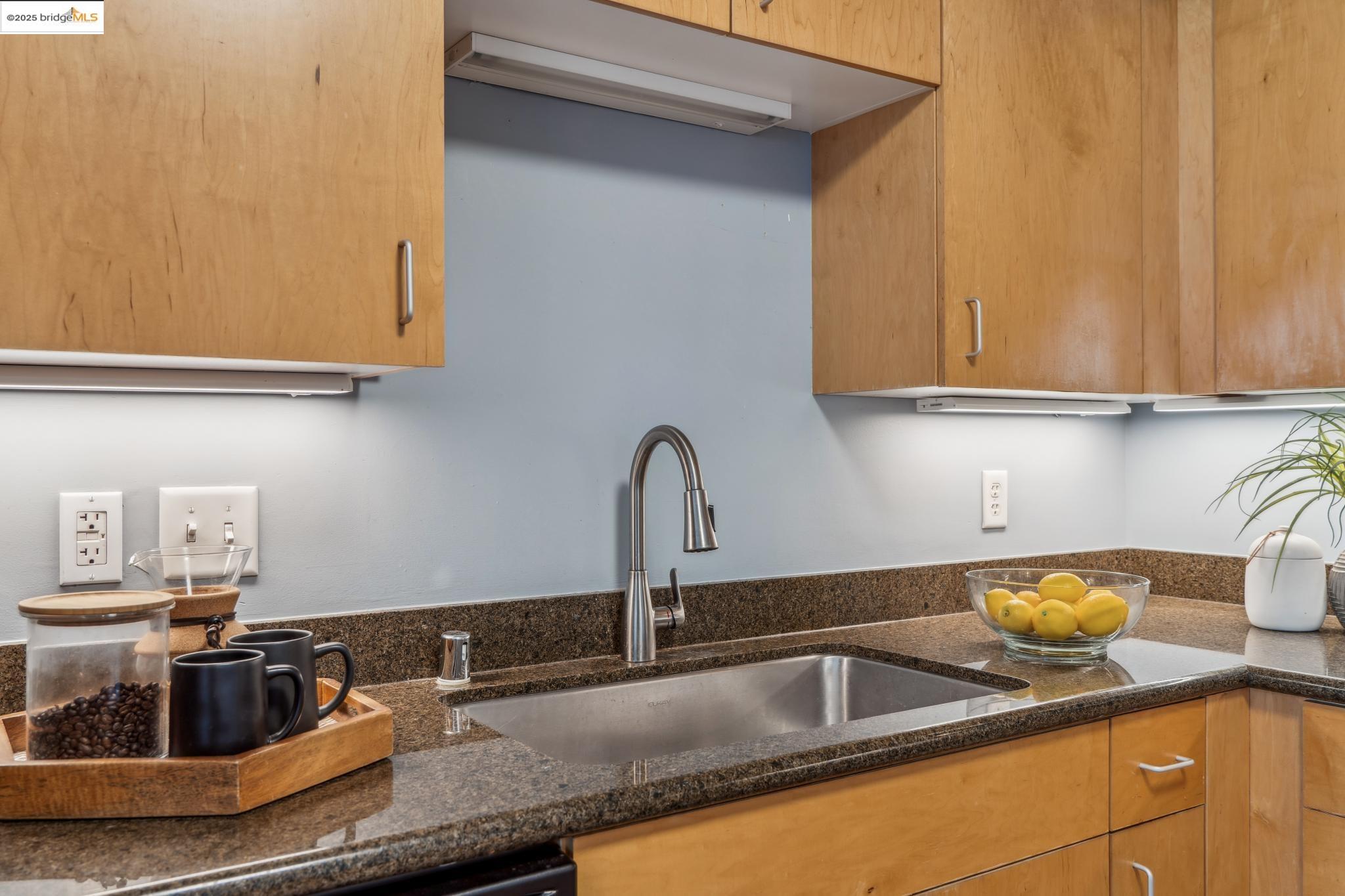 Detail Gallery Image 20 of 60 For 1007 41st Street #422,  Oakland,  CA 94608-3777 - 2 Beds | 1/1 Baths