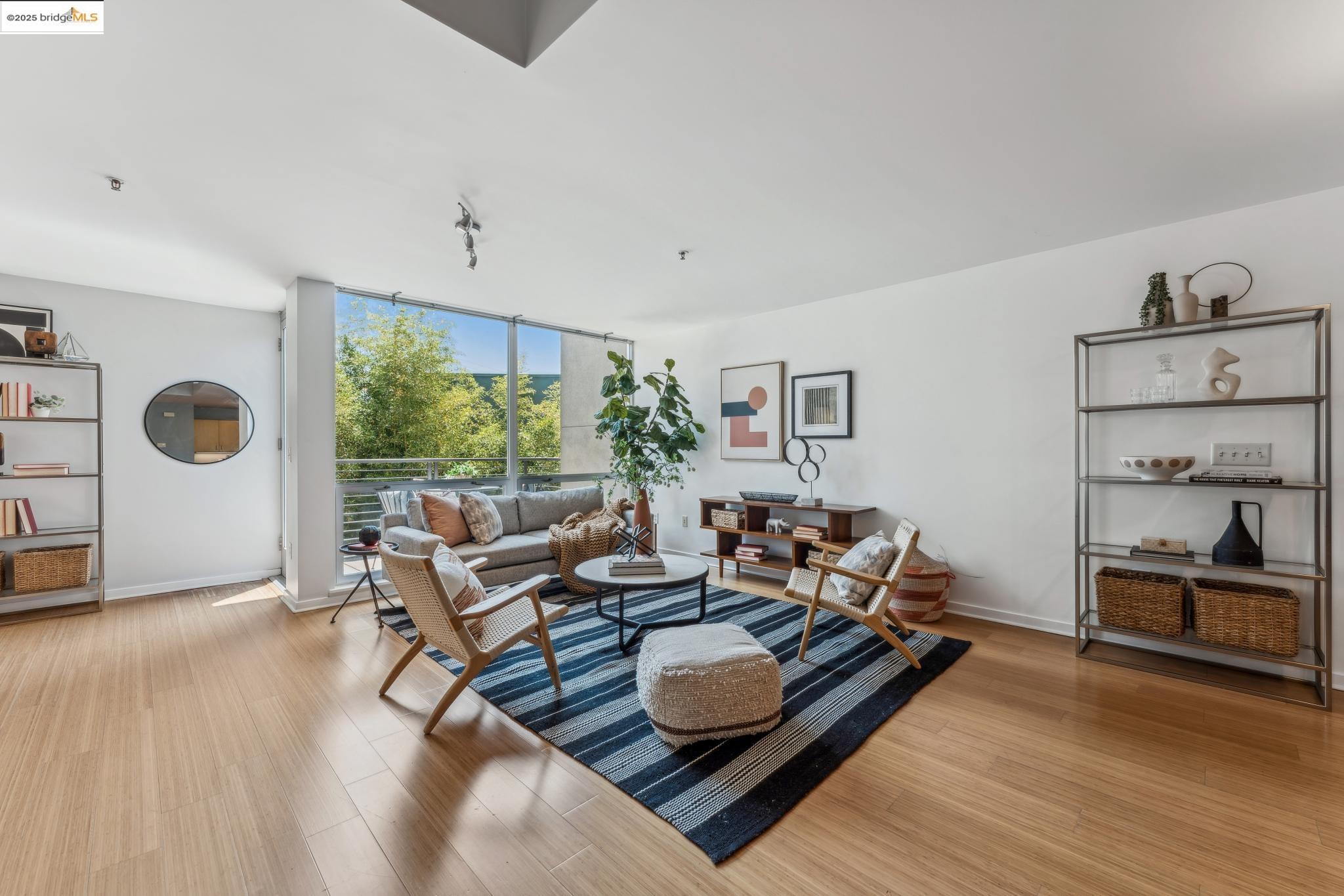 Detail Gallery Image 21 of 60 For 1007 41st Street #422,  Oakland,  CA 94608-3777 - 2 Beds | 1/1 Baths