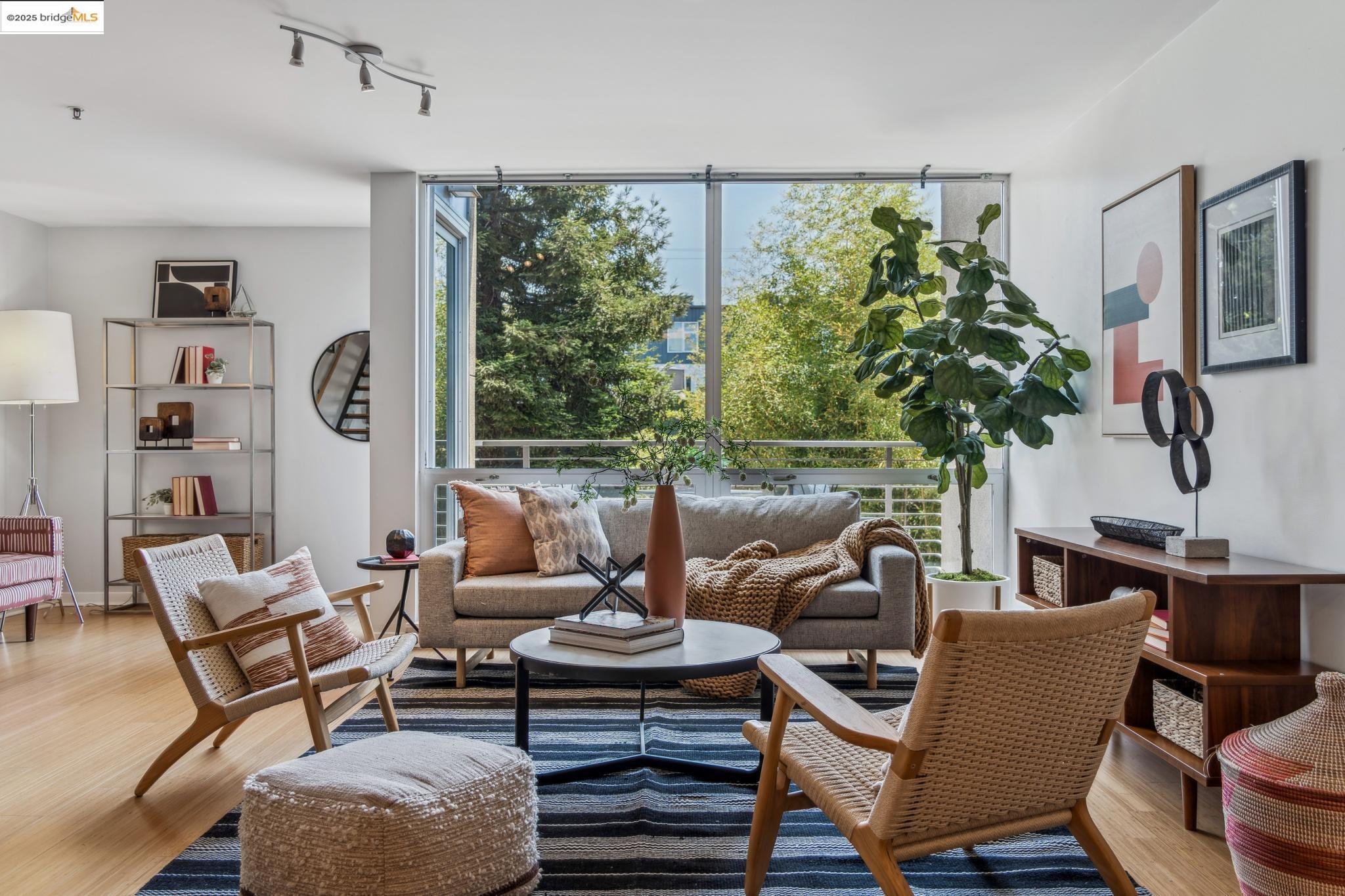 Detail Gallery Image 23 of 60 For 1007 41st Street #422,  Oakland,  CA 94608-3777 - 2 Beds | 1/1 Baths