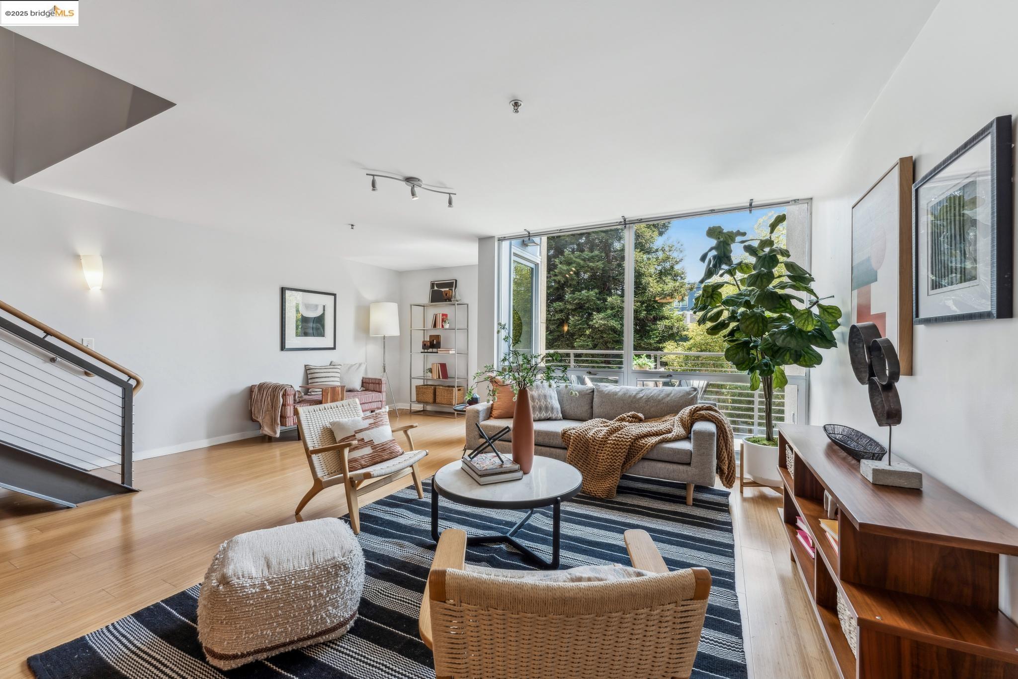 Detail Gallery Image 24 of 60 For 1007 41st Street #422,  Oakland,  CA 94608-3777 - 2 Beds | 1/1 Baths