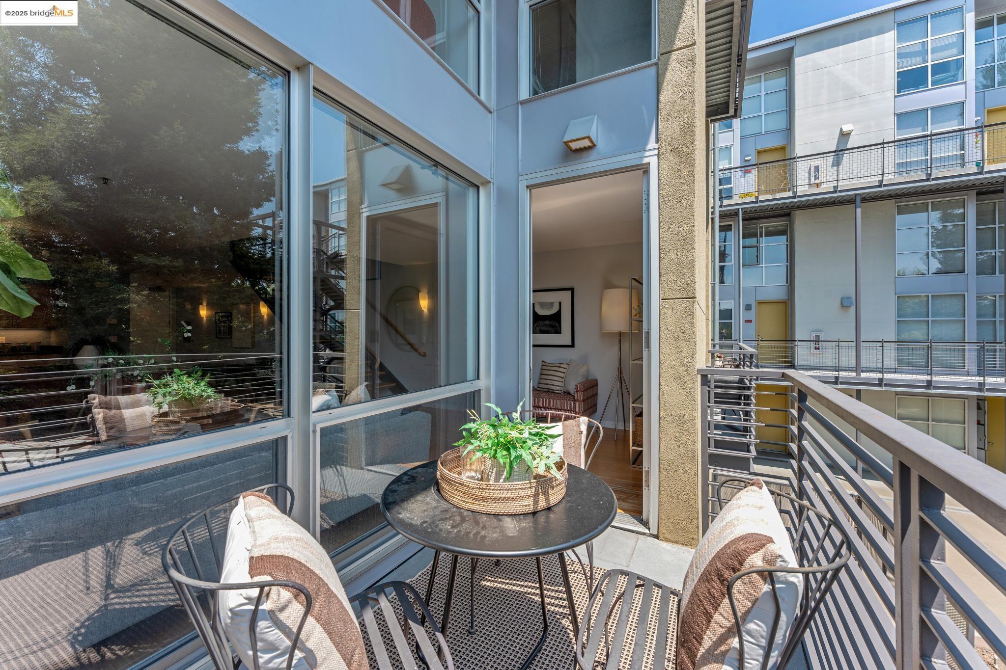 Detail Gallery Image 29 of 60 For 1007 41st Street #422,  Oakland,  CA 94608-3777 - 2 Beds | 1/1 Baths