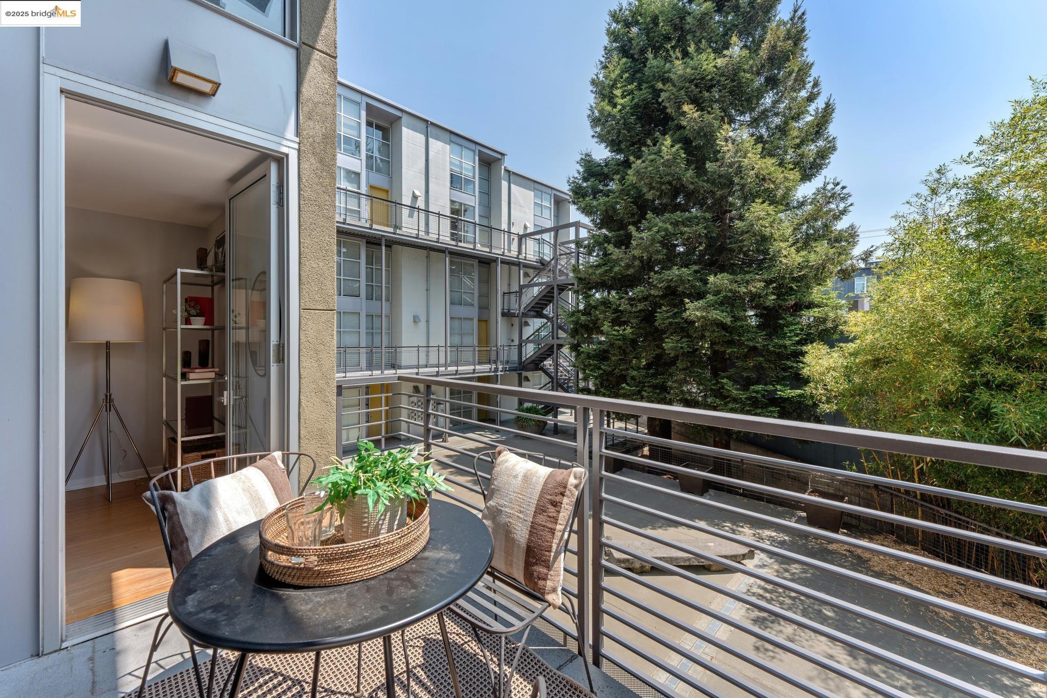 Detail Gallery Image 30 of 60 For 1007 41st Street #422,  Oakland,  CA 94608-3777 - 2 Beds | 1/1 Baths