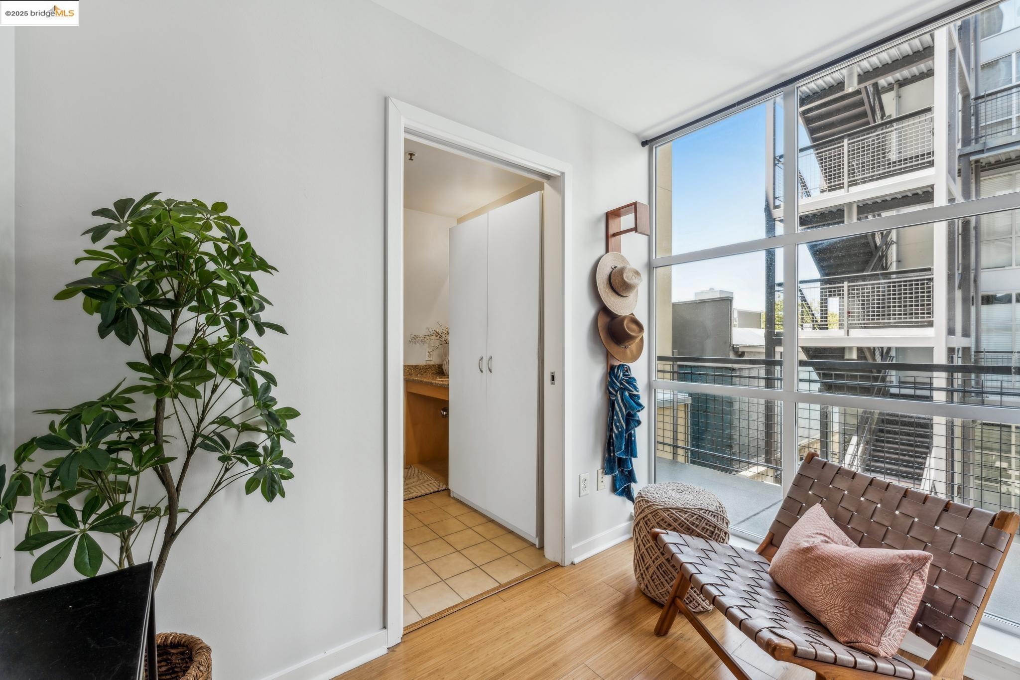 Detail Gallery Image 35 of 60 For 1007 41st Street #422,  Oakland,  CA 94608-3777 - 2 Beds | 1/1 Baths