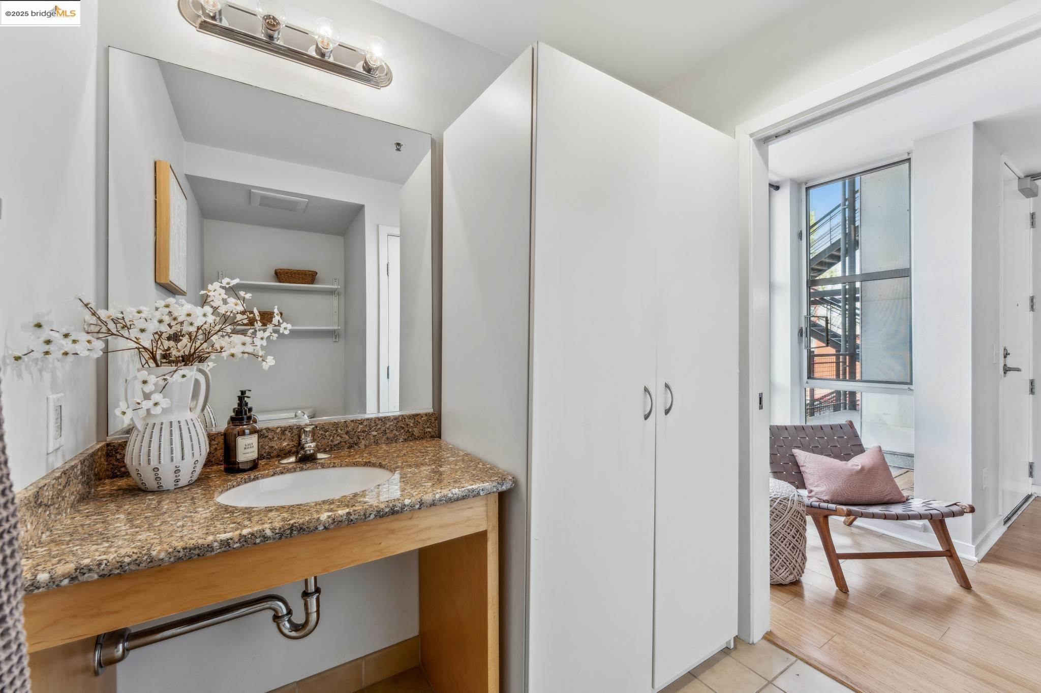 Detail Gallery Image 39 of 60 For 1007 41st Street #422,  Oakland,  CA 94608-3777 - 2 Beds | 1/1 Baths