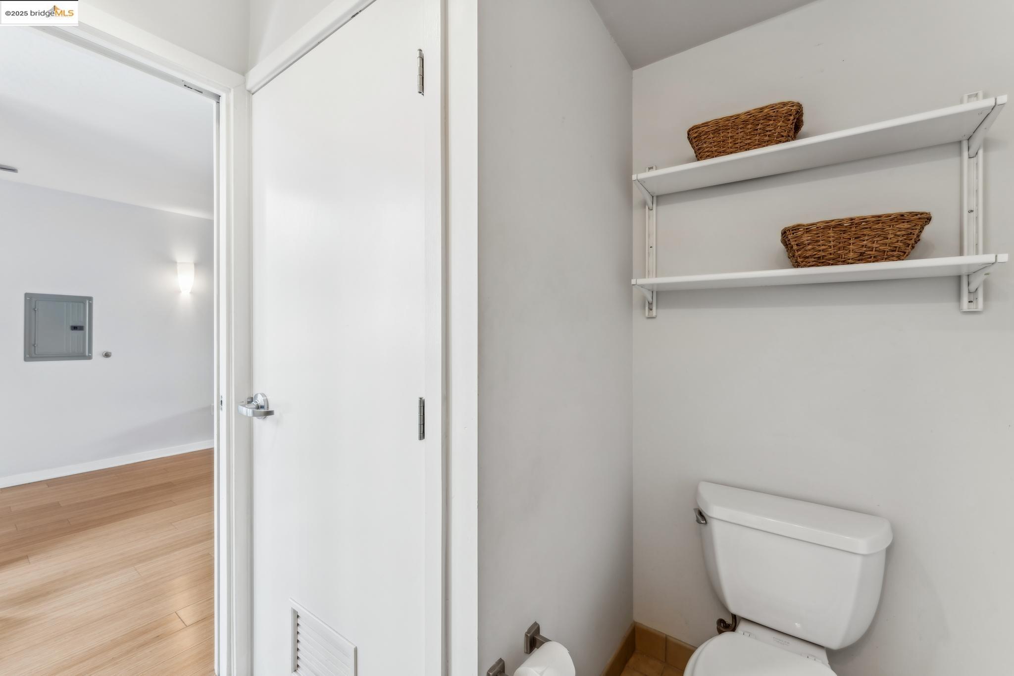 Detail Gallery Image 40 of 60 For 1007 41st Street #422,  Oakland,  CA 94608-3777 - 2 Beds | 1/1 Baths