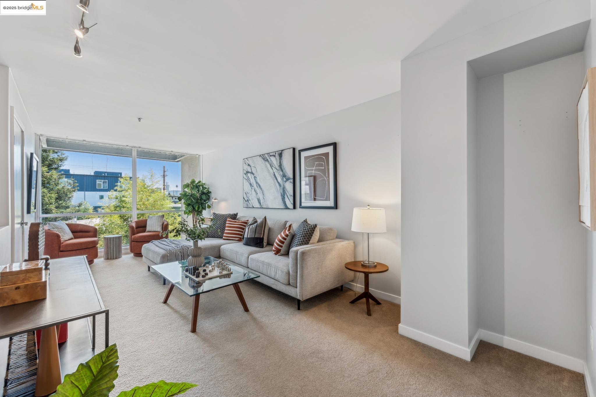 Detail Gallery Image 42 of 60 For 1007 41st Street #422,  Oakland,  CA 94608-3777 - 2 Beds | 1/1 Baths
