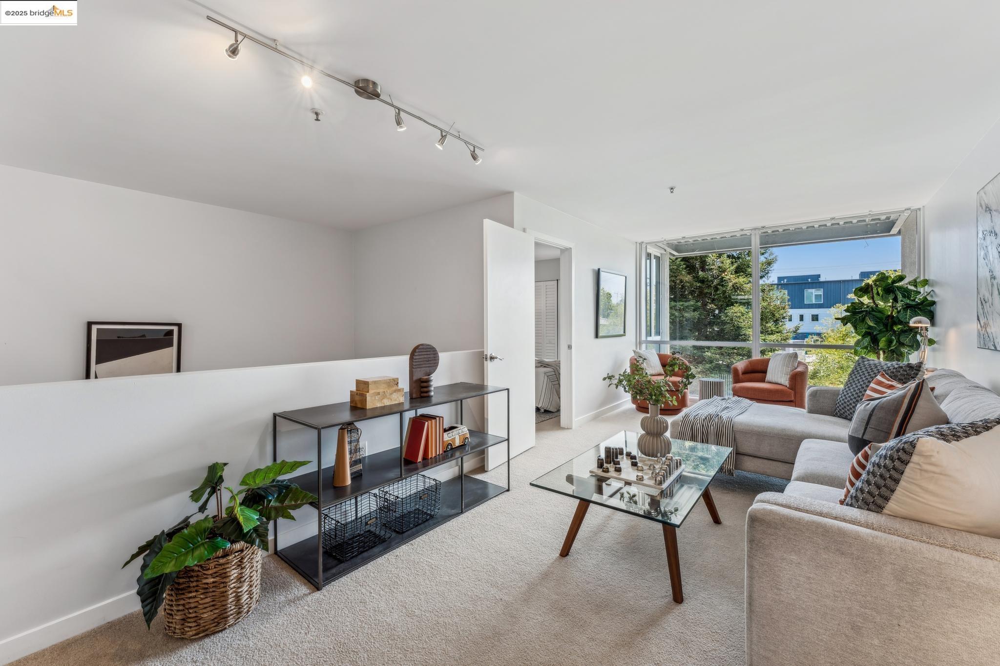 Detail Gallery Image 44 of 60 For 1007 41st Street #422,  Oakland,  CA 94608-3777 - 2 Beds | 1/1 Baths