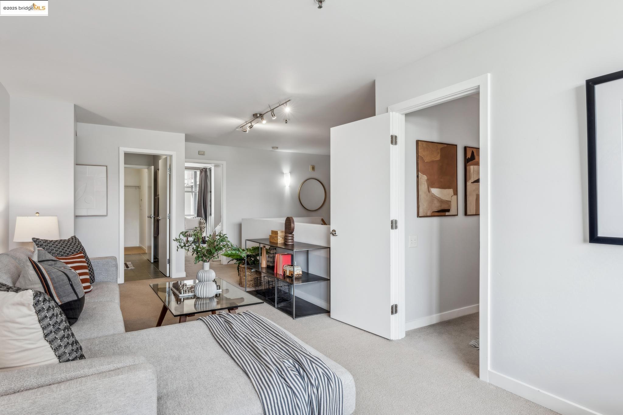 Detail Gallery Image 45 of 60 For 1007 41st Street #422,  Oakland,  CA 94608-3777 - 2 Beds | 1/1 Baths